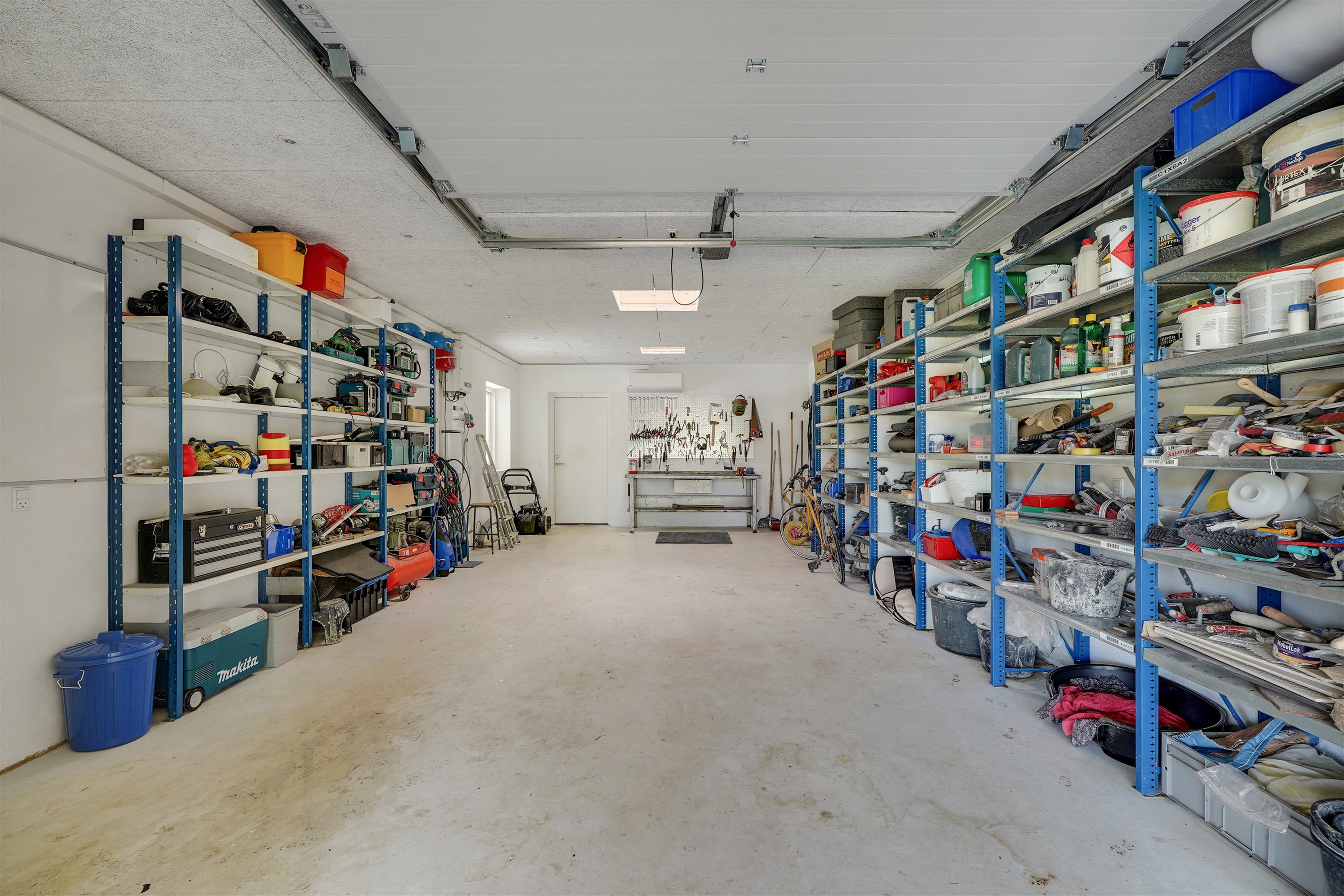 Fremhævet garage billede i fuldskærmstilstand. Billede af Skovparken 208, 7190 Billund