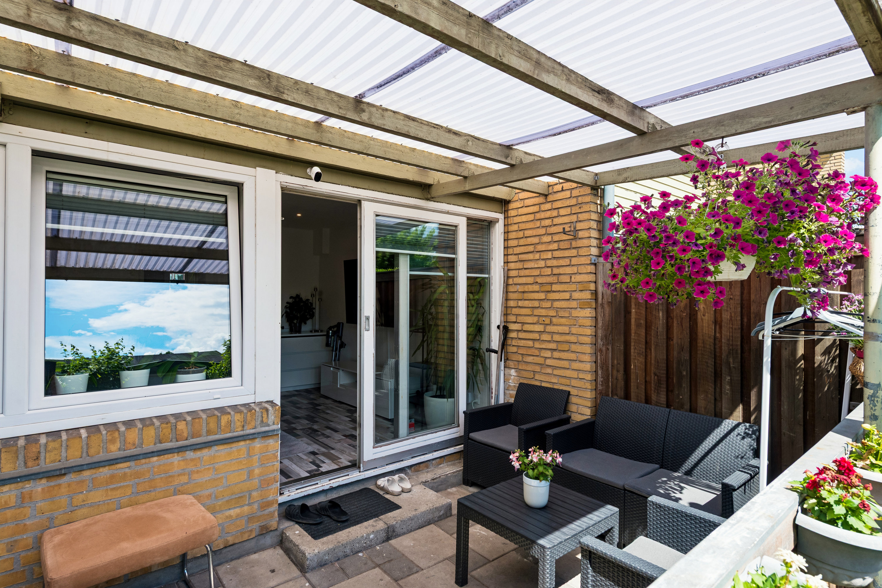 Fremhævet terrasse billede i fuldskærmstilstand. Billede af Rønnevangshusene 152, 2630 Taastrup