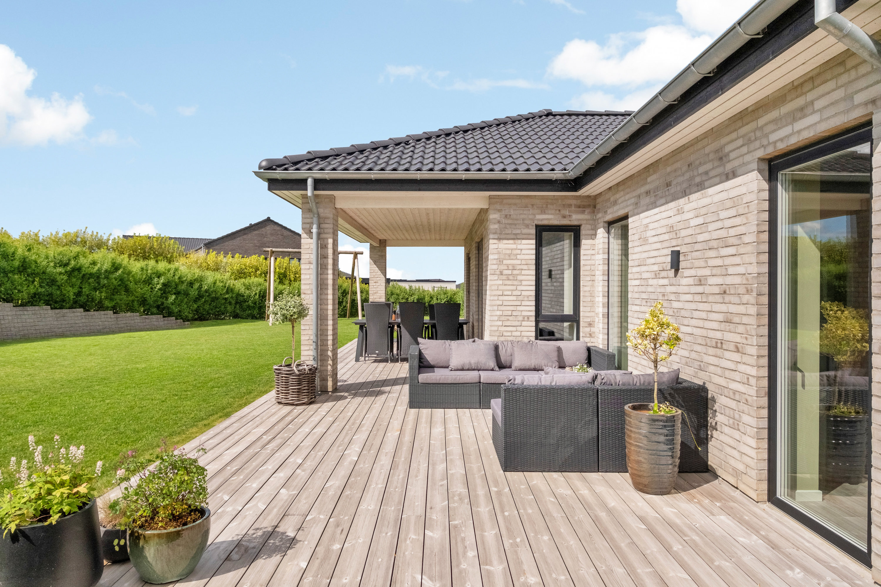 Miniaturebillede 1: terrasse. Billede af Byhøjengen 65, 8380 Trige