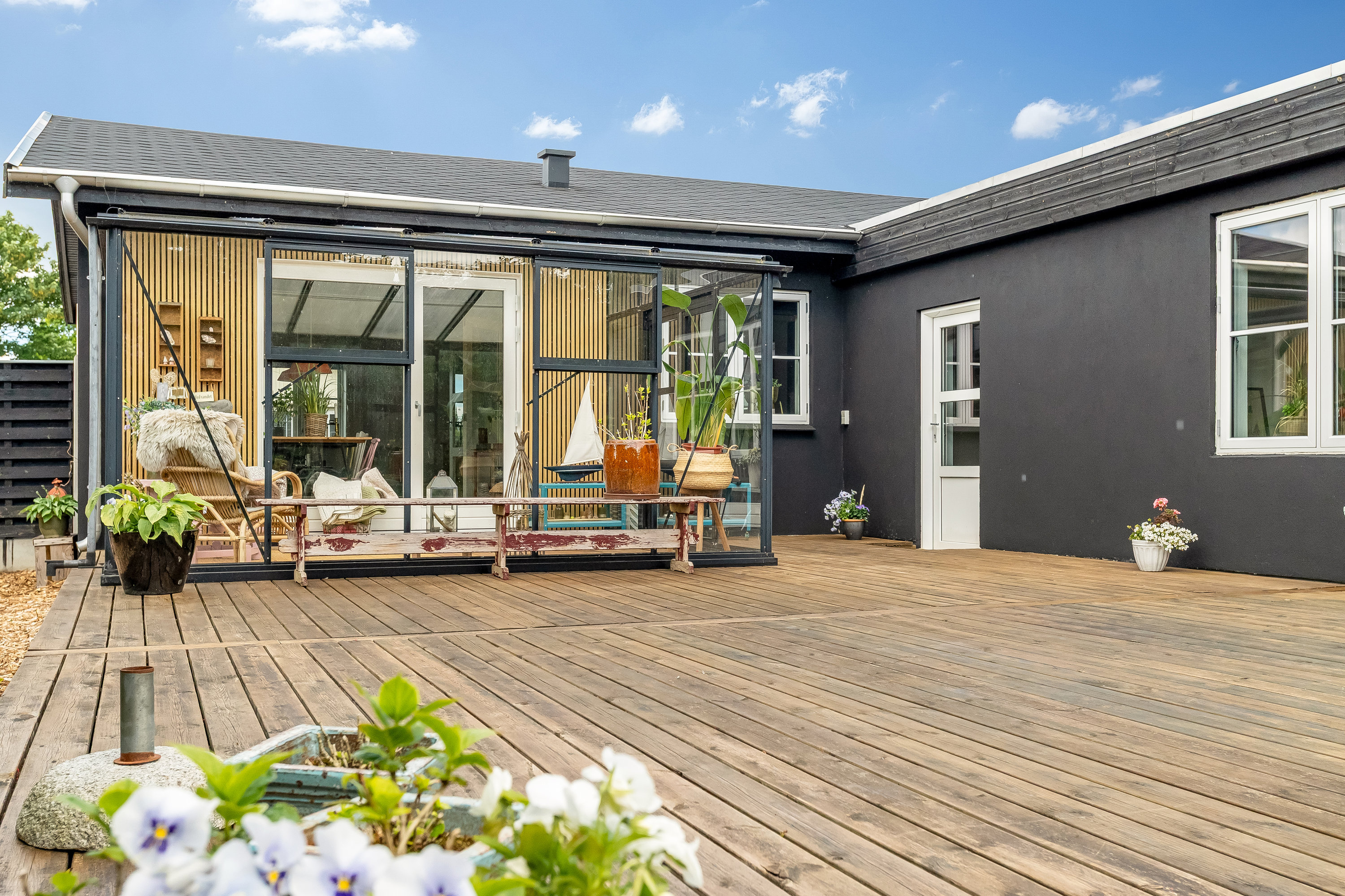 Fremhævet terrasse billede i fuldskærmstilstand. Billede af Stenshøj 3, 6950 Ringkøbing