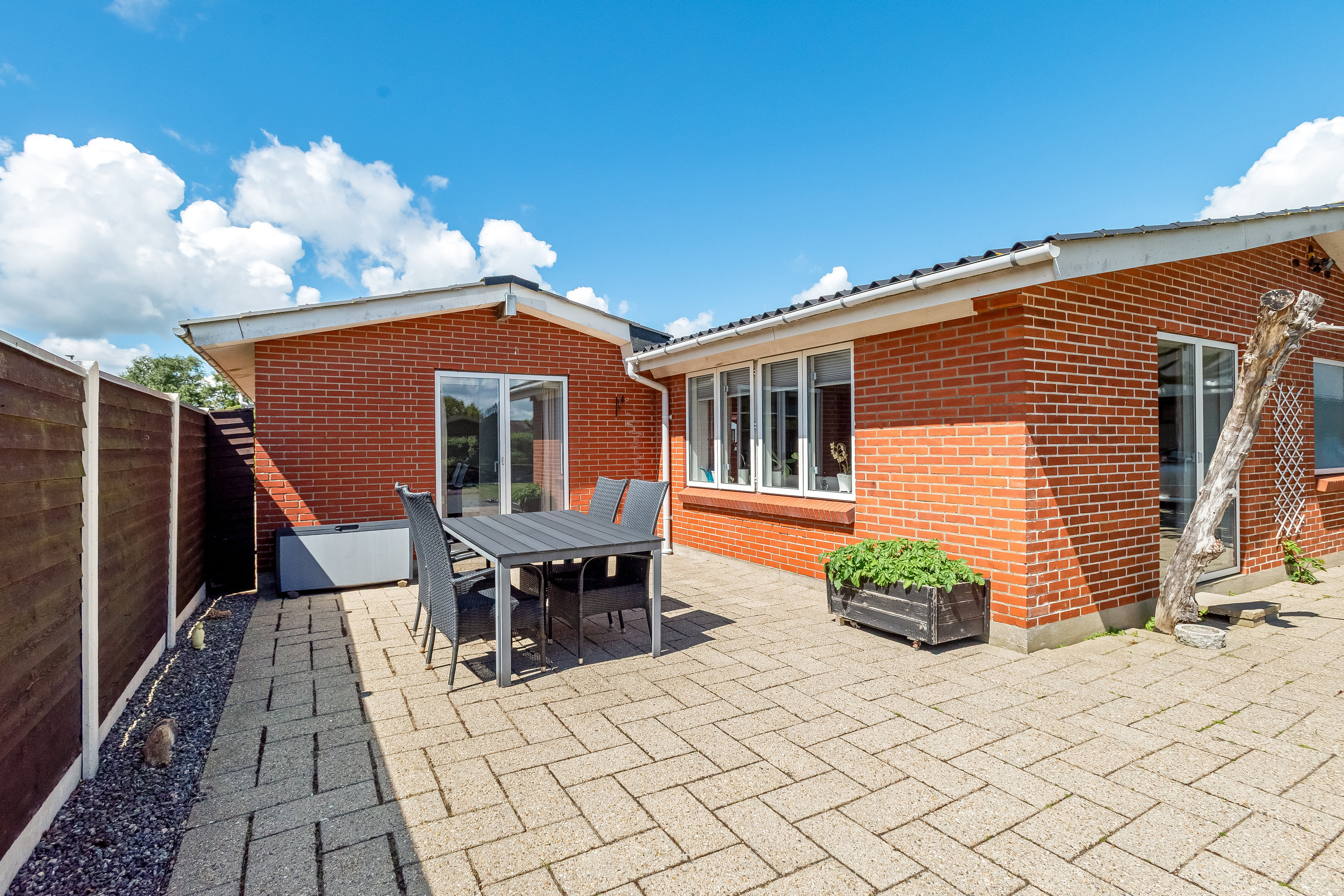 Fremhævet terrasse billede i fuldskærmstilstand. Billede af Bavnshøj 9, 6950 Ringkøbing