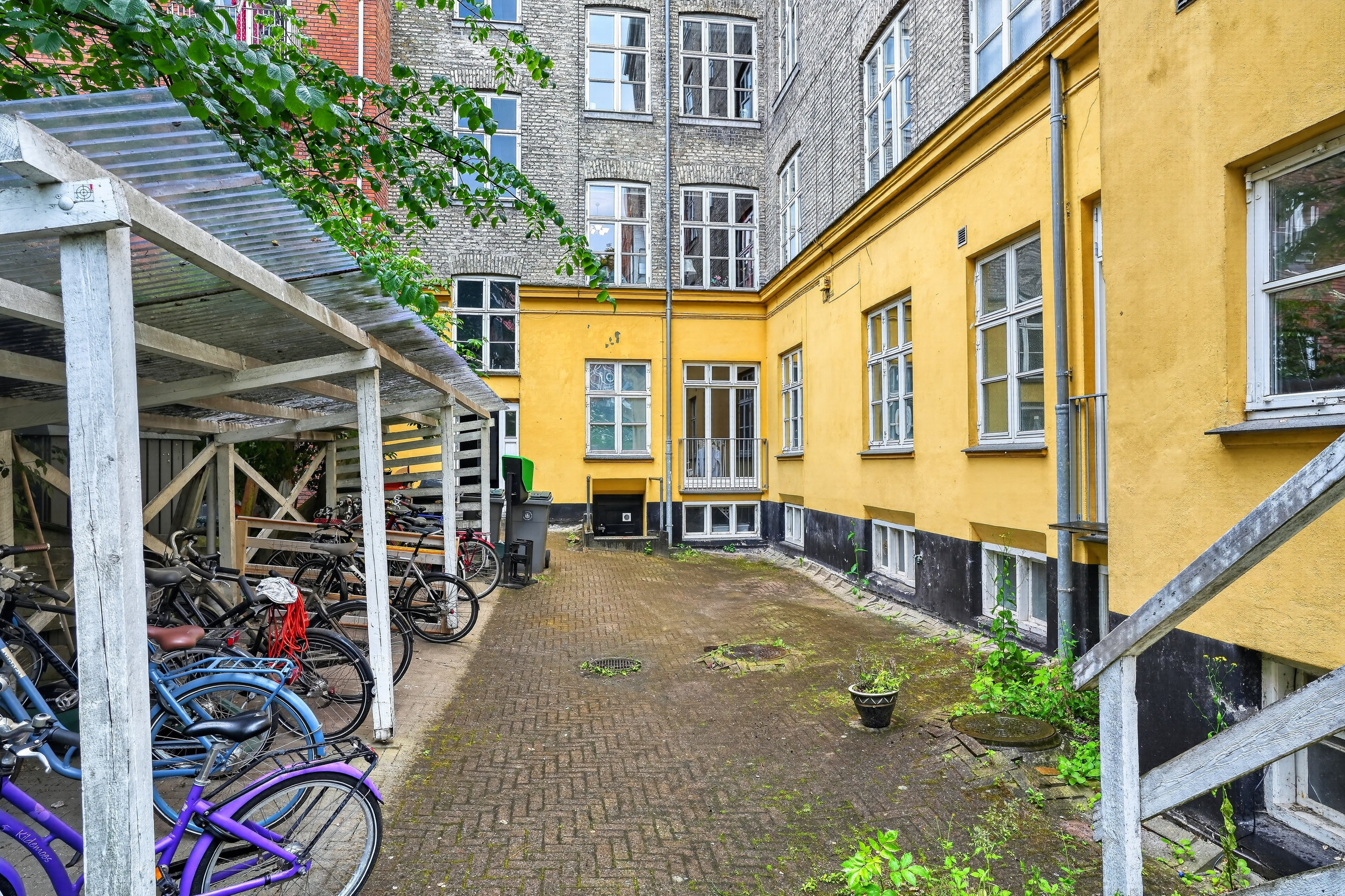 Fremhævet gårdmiljø billede i fuldskærmstilstand. Billede af Holsteinsgade 11, 4., 2100 København Ø