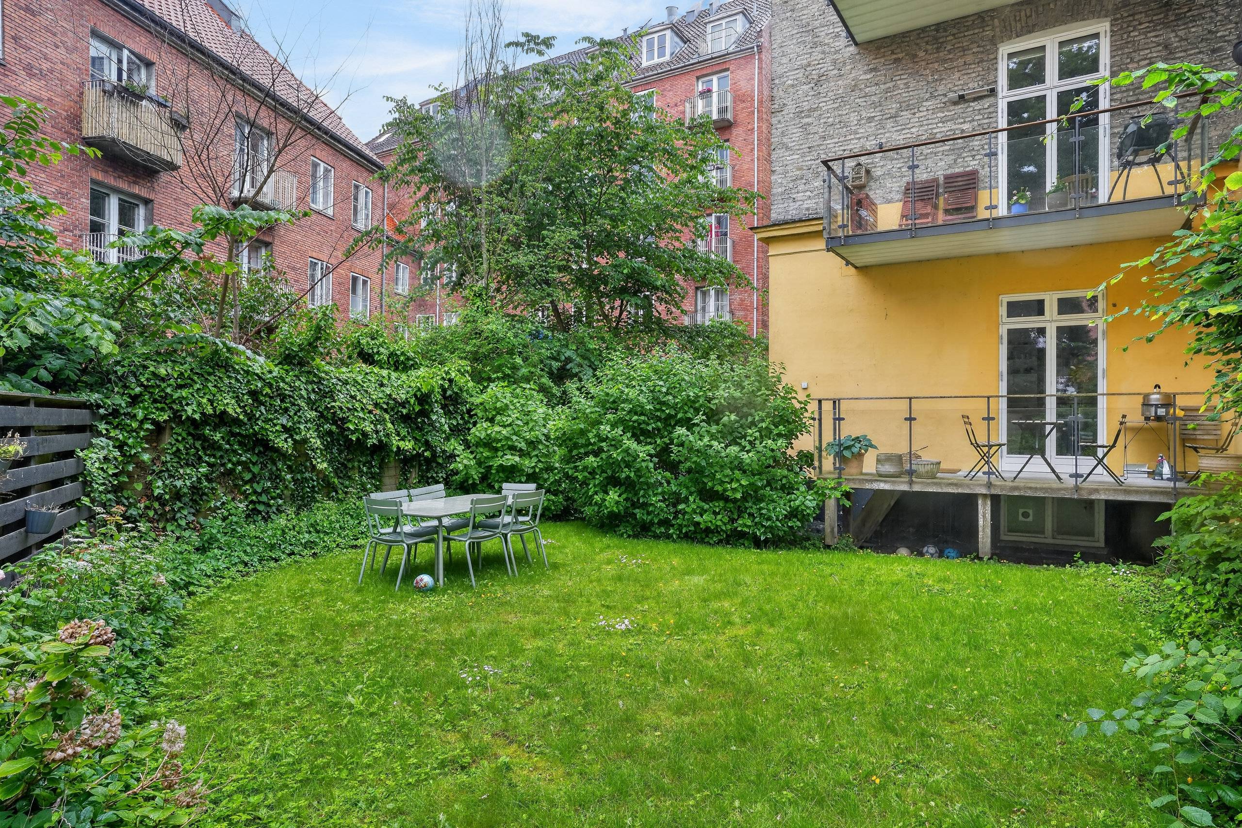 Fremhævet gårdmiljø billede i fuldskærmstilstand. Billede af Holsteinsgade 11, 4., 2100 København Ø