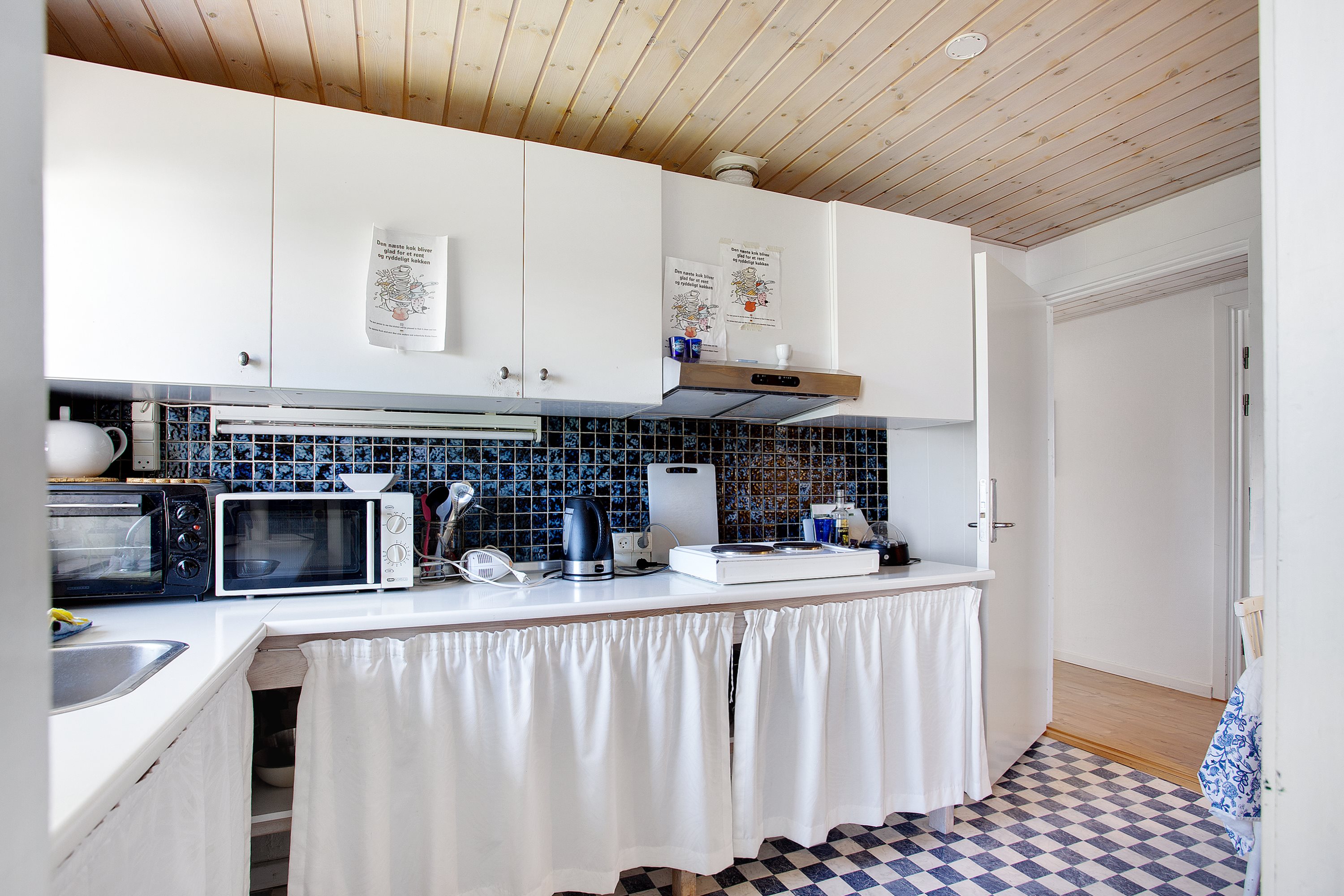Fremhævet køkken billede i fuldskærmstilstand. Billede af Plantagevej 8, Vesterø Havn, 9940 Læsø