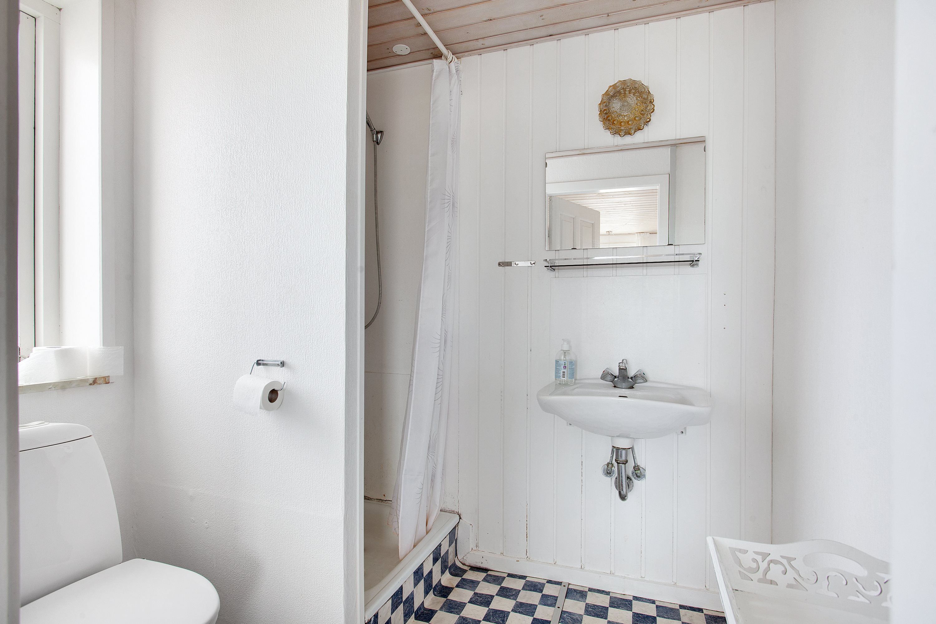 Fremhævet badeværelse billede i fuldskærmstilstand. Billede af Plantagevej 8, Vesterø Havn, 9940 Læsø