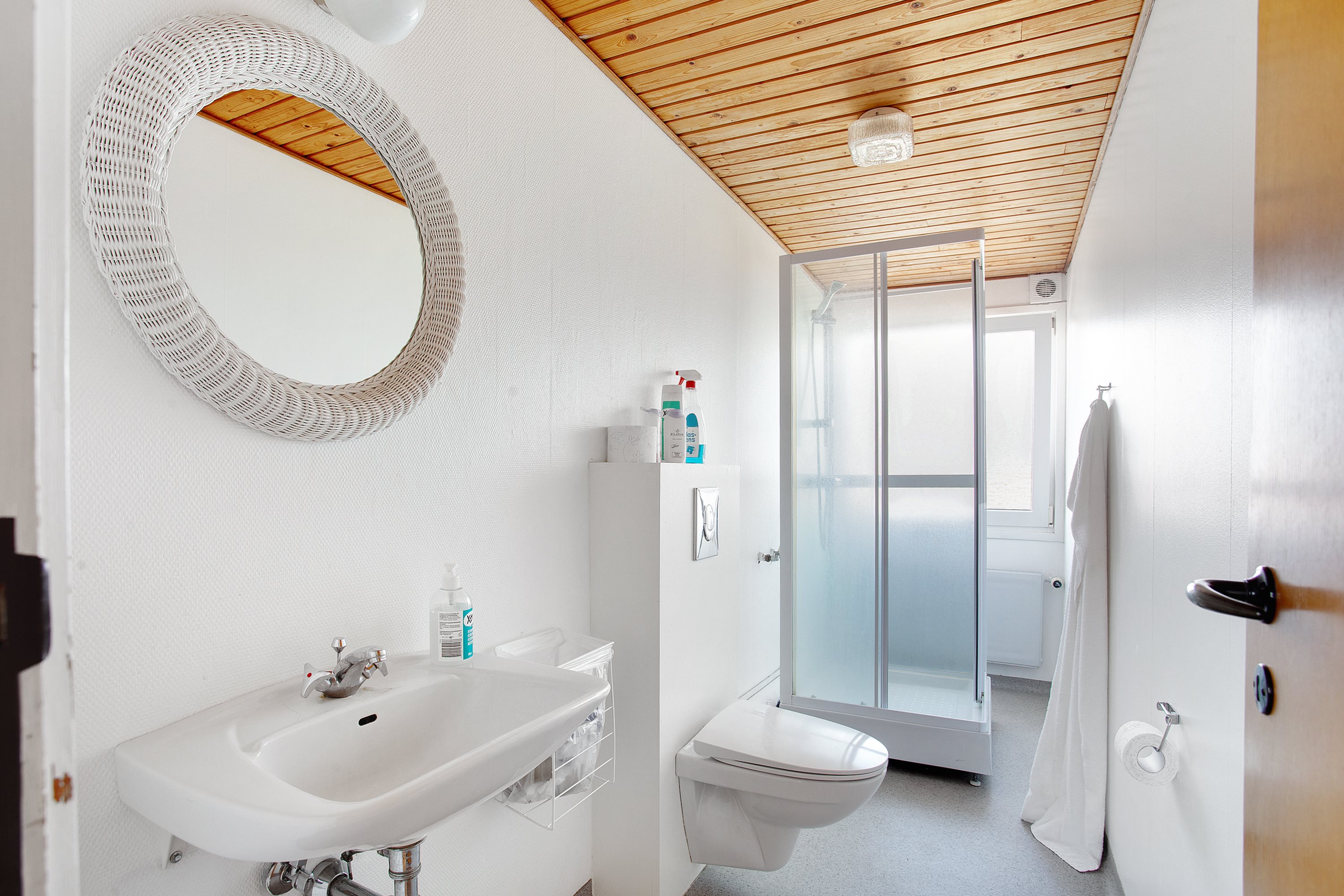 Fremhævet badeværelse billede i fuldskærmstilstand. Billede af Plantagevej 8, Vesterø Havn, 9940 Læsø