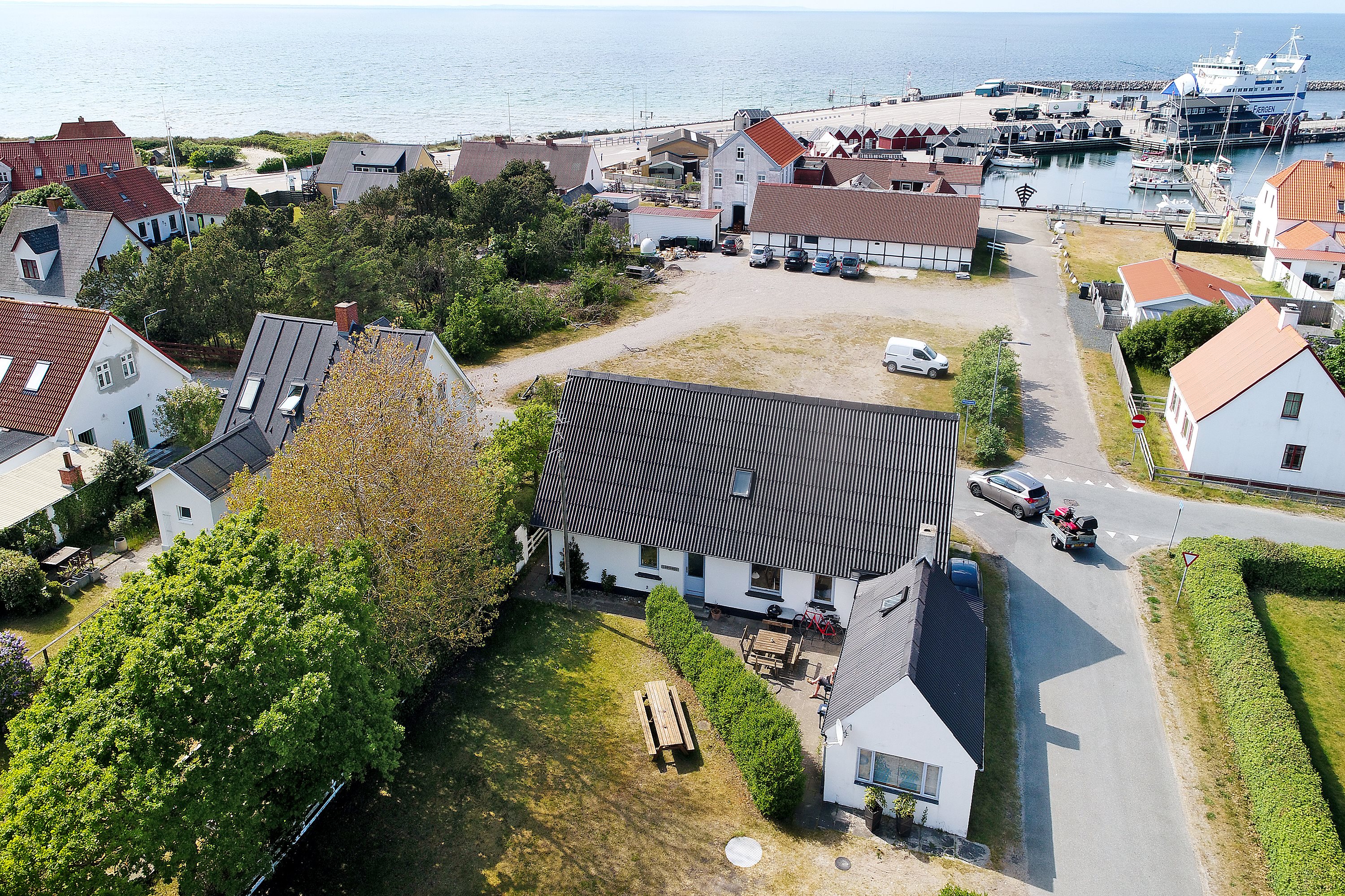 Fremhævet luftfoto billede i fuldskærmstilstand. Billede af Plantagevej 8, Vesterø Havn, 9940 Læsø