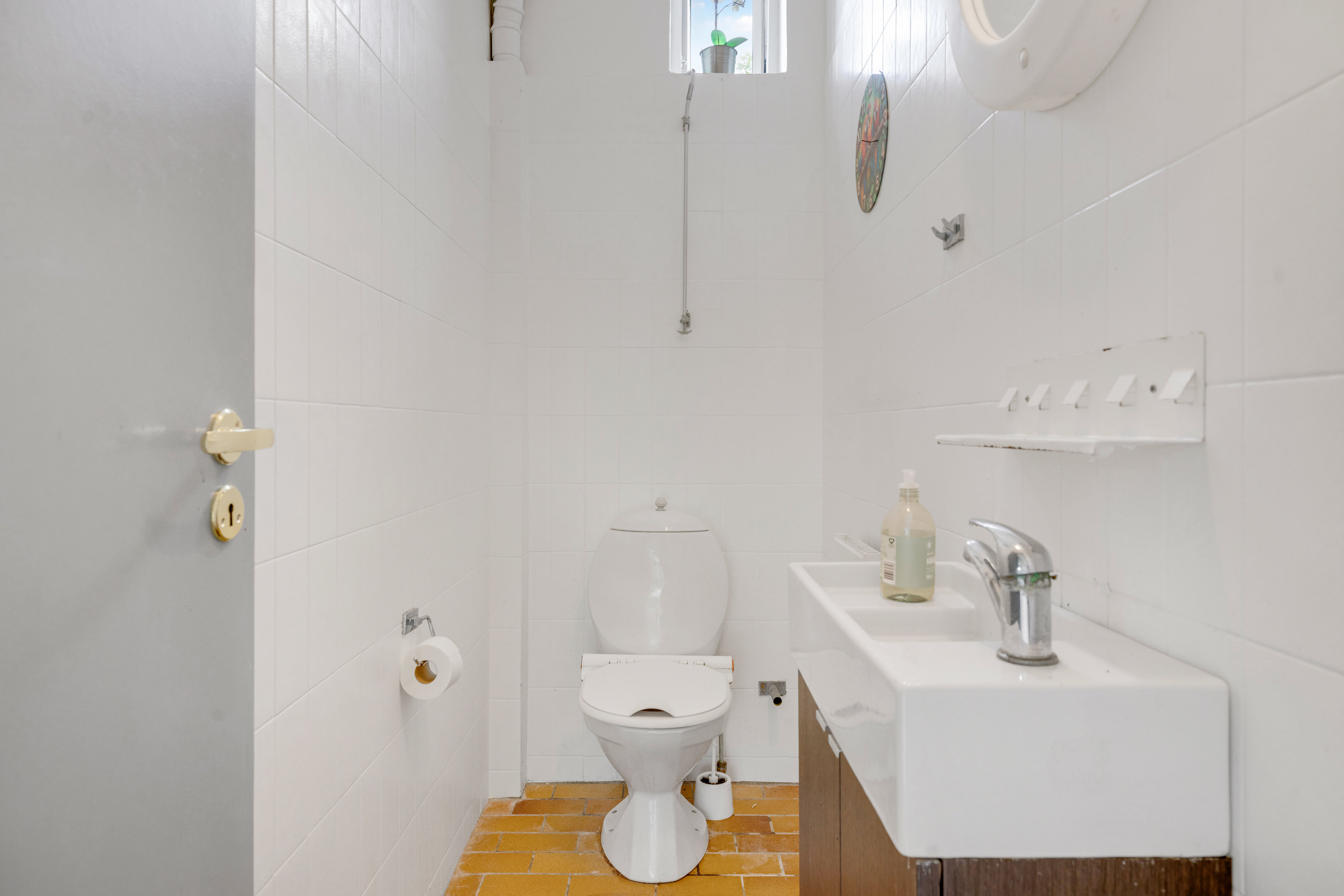 Fremhævet toilet billede i fuldskærmstilstand. Billede af Bistrupvej 135, 3460 Birkerød