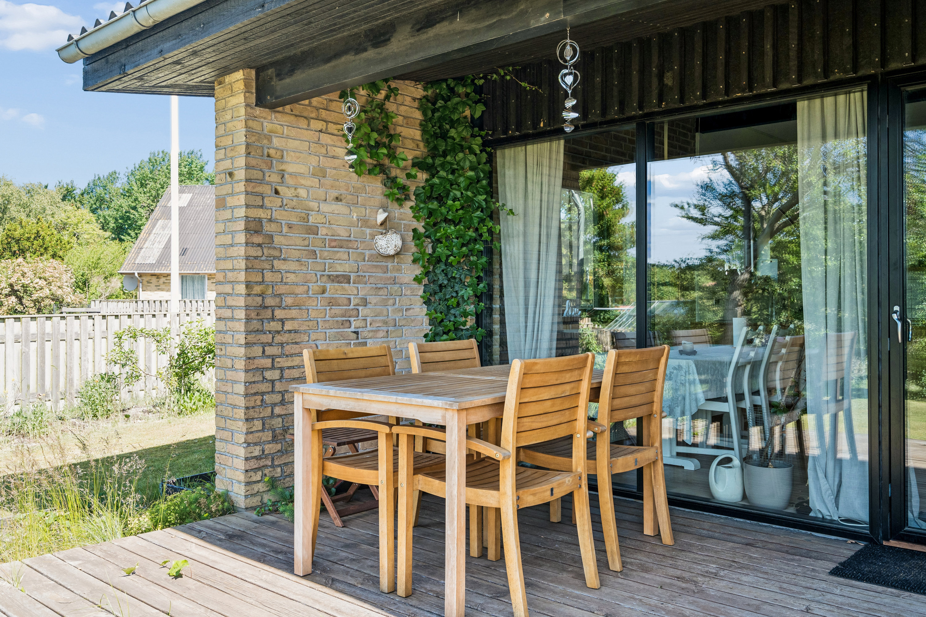 Fremhævet terrasse billede i fuldskærmstilstand. Billede af Strandvejen 1, Vesterø, 9940 Læsø