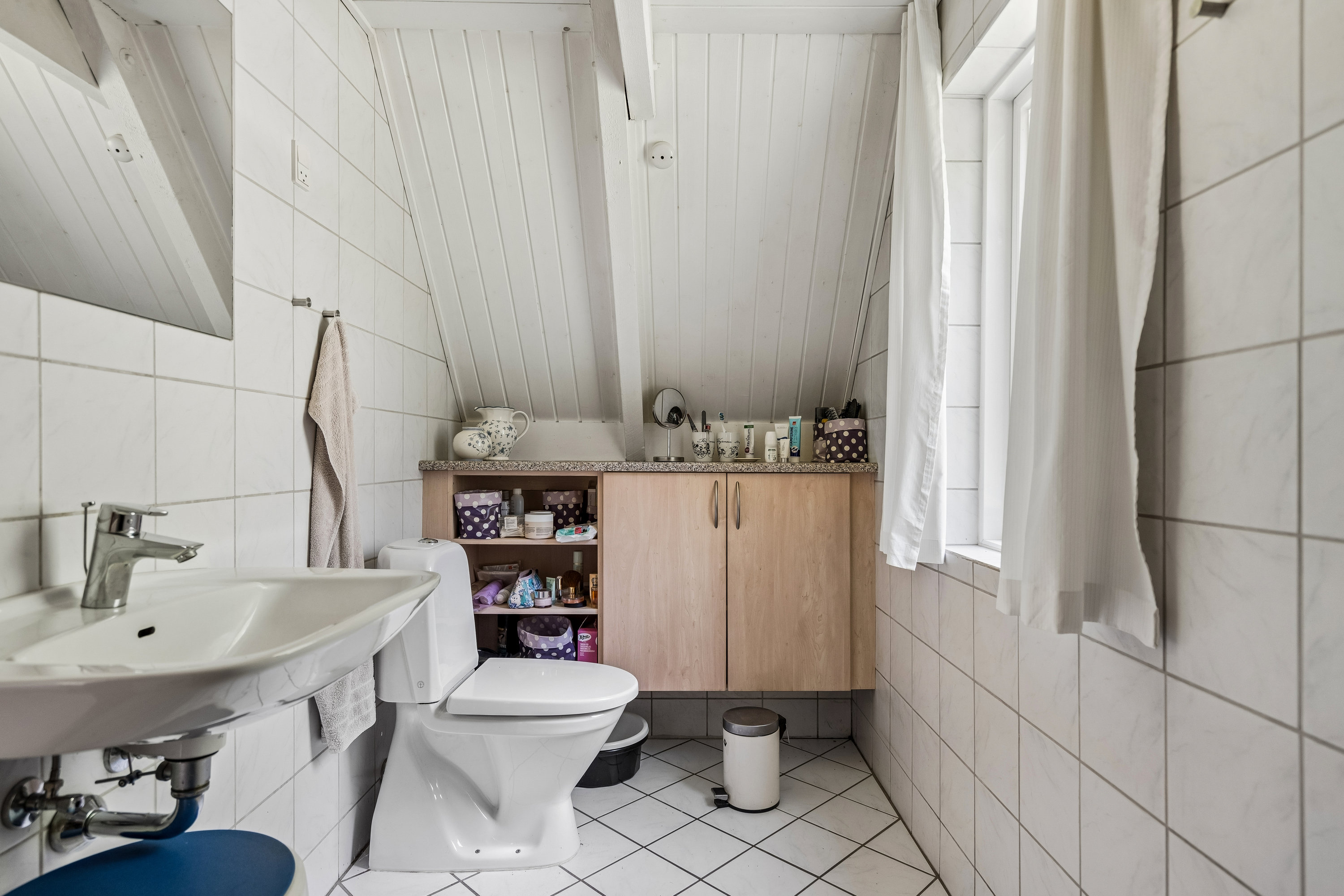 Fremhævet badeværelse billede i fuldskærmstilstand. Billede af På Remmerne 17, Byrum, 9940 Læsø