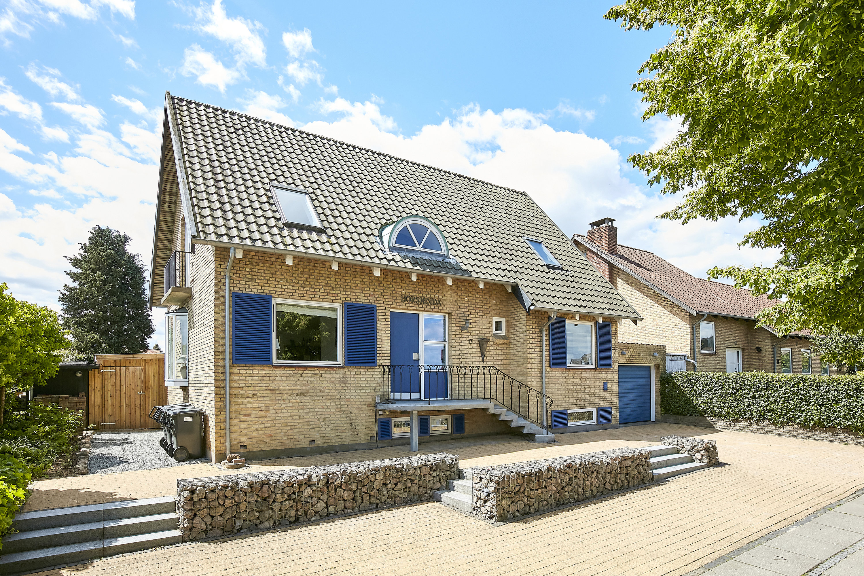 Villa: Facade fra vej  på Silkeborgvej 17, 8700 Horsens