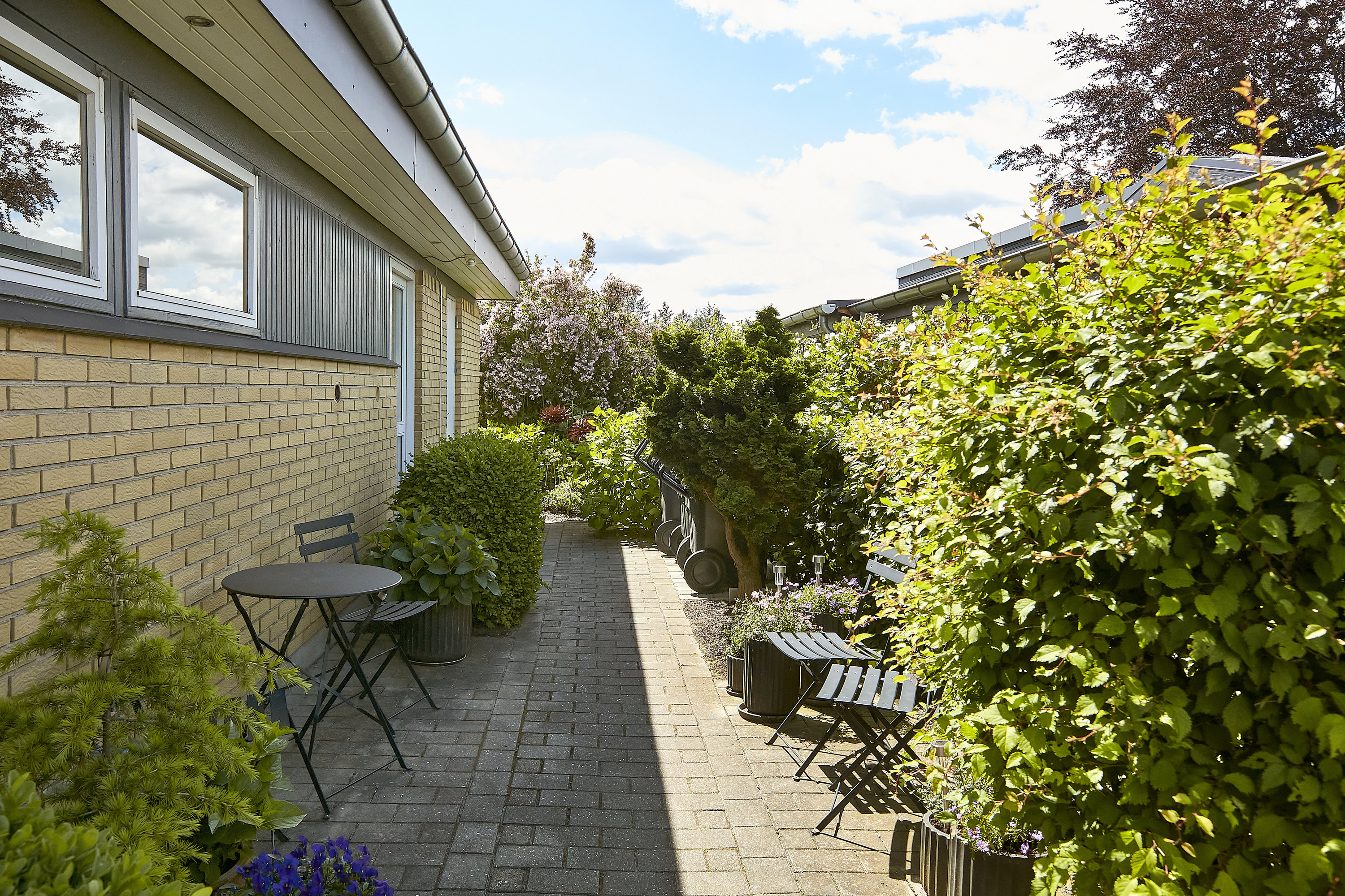 Fremhævet facade billede i fuldskærmstilstand. Billede af Søndervænget 73, 8732 Hovedgård