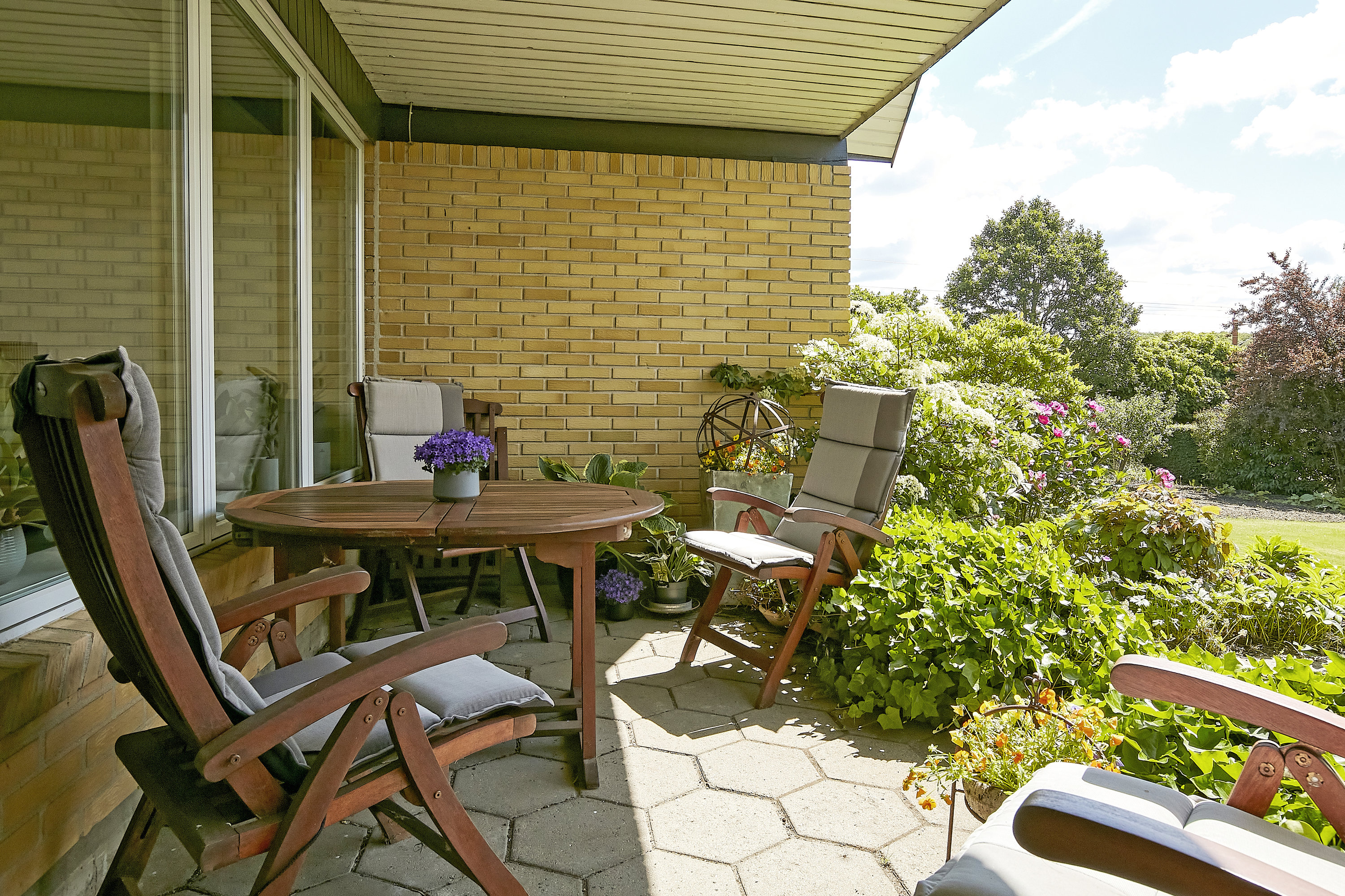 Fremhævet terrasse billede i fuldskærmstilstand. Billede af Søndervænget 73, 8732 Hovedgård