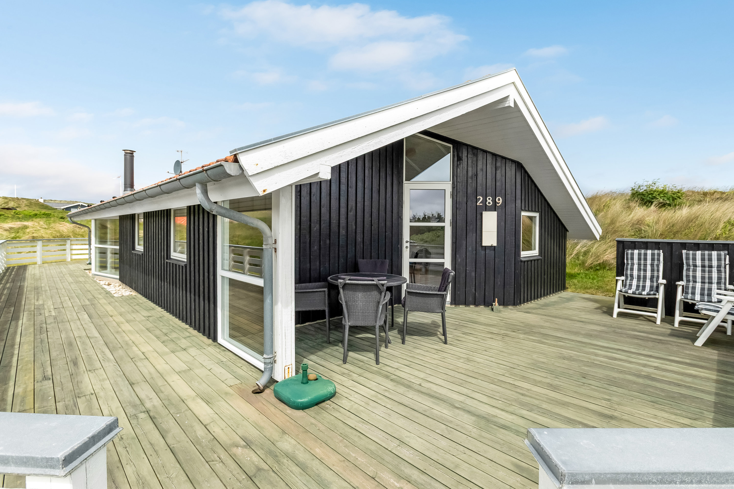 Fremhævet terrasse billede i fuldskærmstilstand. Billede af Tingodden 289, Aargab, 6960 Hvide Sande