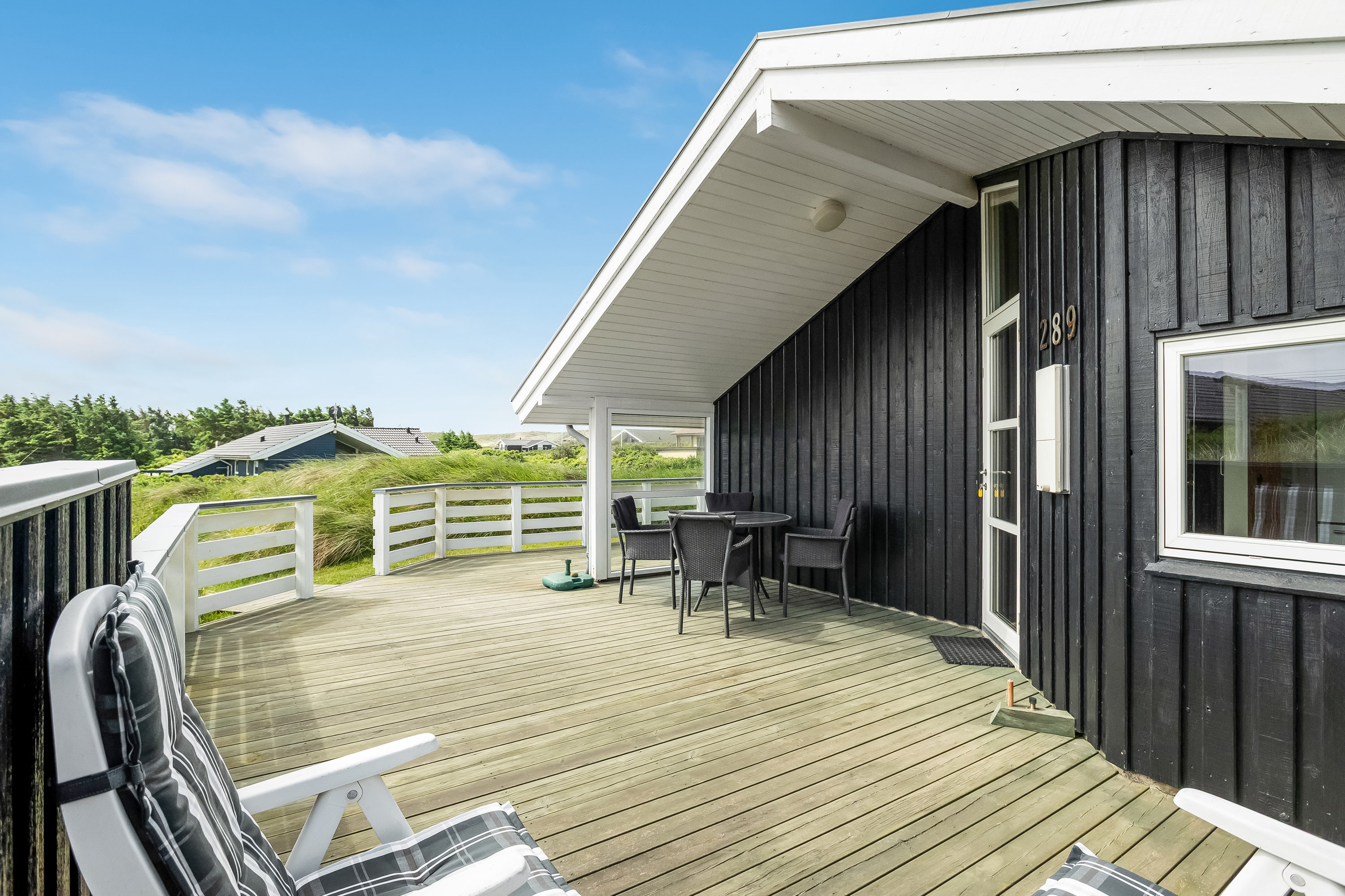 Fremhævet terrasse billede i fuldskærmstilstand. Billede af Tingodden 289, Aargab, 6960 Hvide Sande