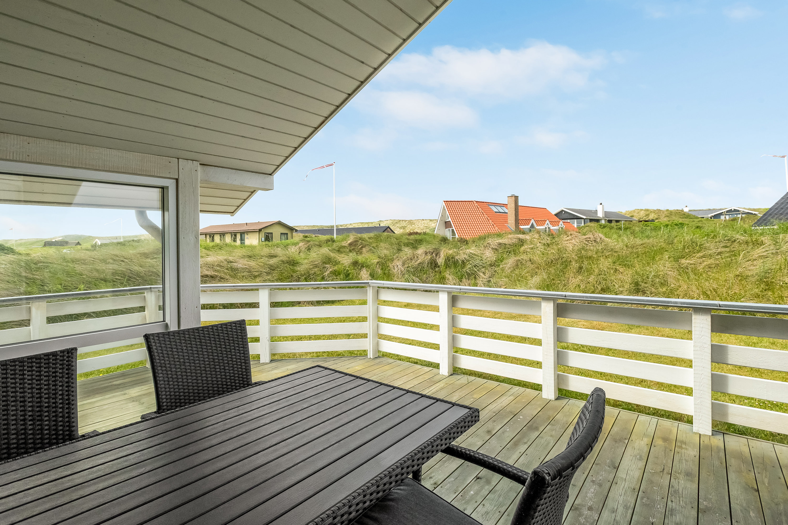 Fremhævet overdækket terrasse billede i fuldskærmstilstand. Billede af Tingodden 289, Aargab, 6960 Hvide Sande
