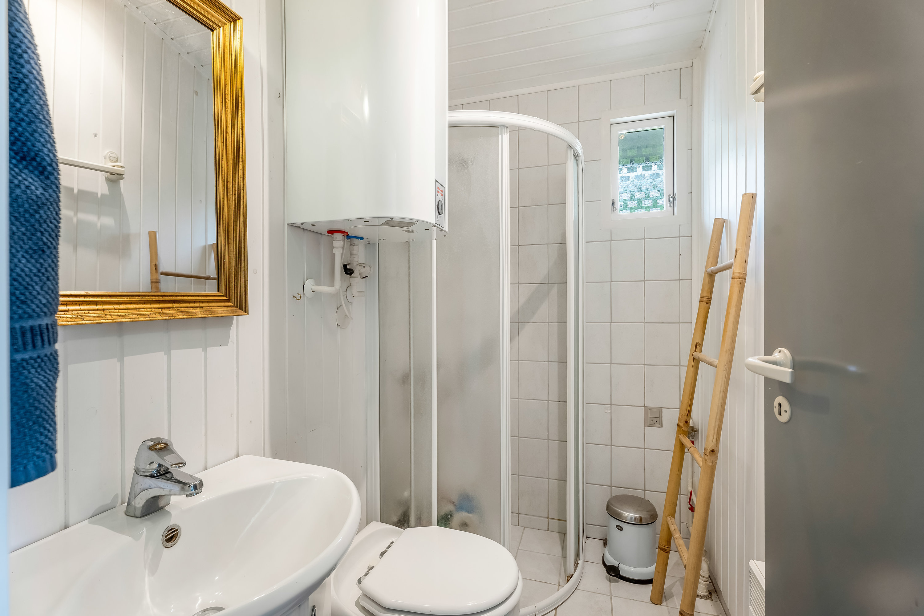 Fremhævet badeværelse billede i fuldskærmstilstand. Billede af Fjordstræde 7, Hummingen, 4983 Dannemare