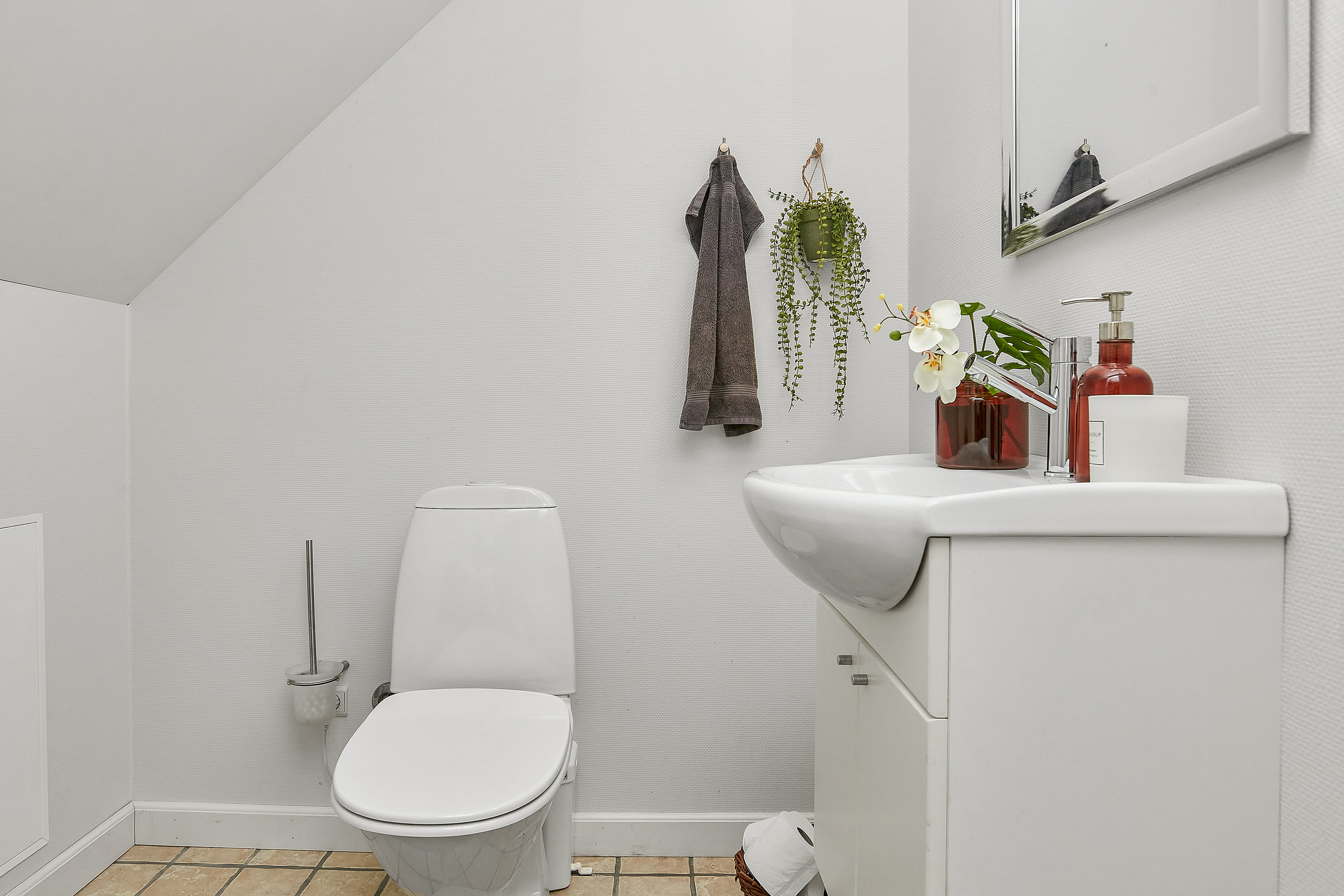 Fremhævet toilet billede i fuldskærmstilstand. Billede af Kløvermarken 31, Tvingstrup, 8700 Horsens