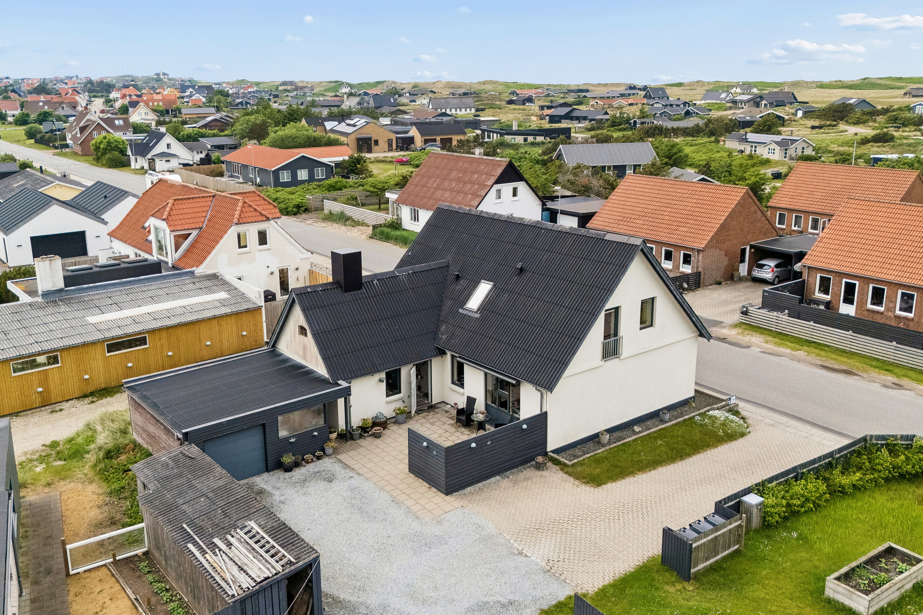 Villa: Set fra vejen på Ørhagevej 43, Klitmøller, 7700 Thisted