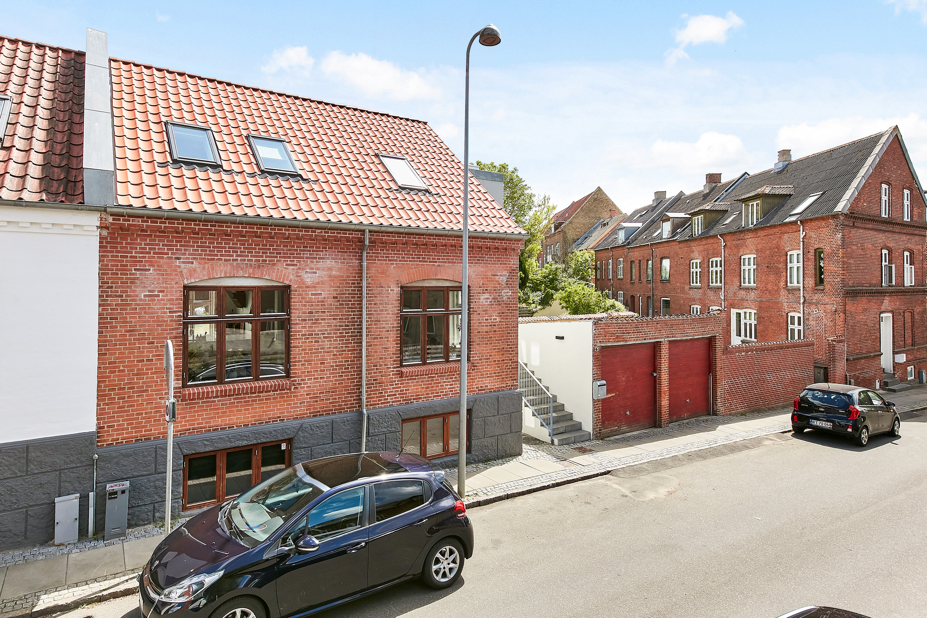 Fremhævet facade fra vejen billede i fuldskærmstilstand. Billede af Kpt Andersens Gade 2, 8700 Horsens