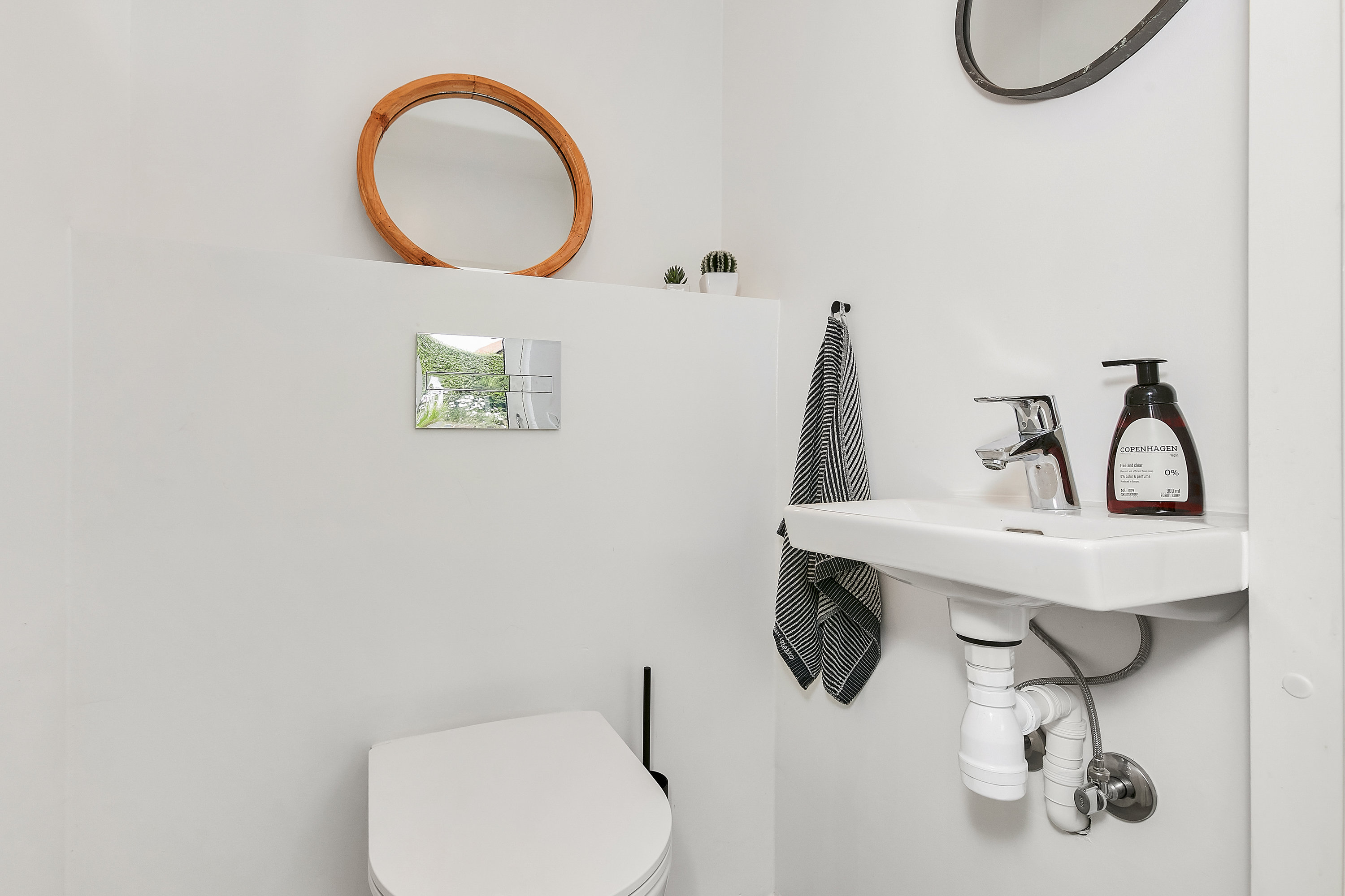 Fremhævet toilet billede i fuldskærmstilstand. Billede af Kpt Andersens Gade 2, 8700 Horsens