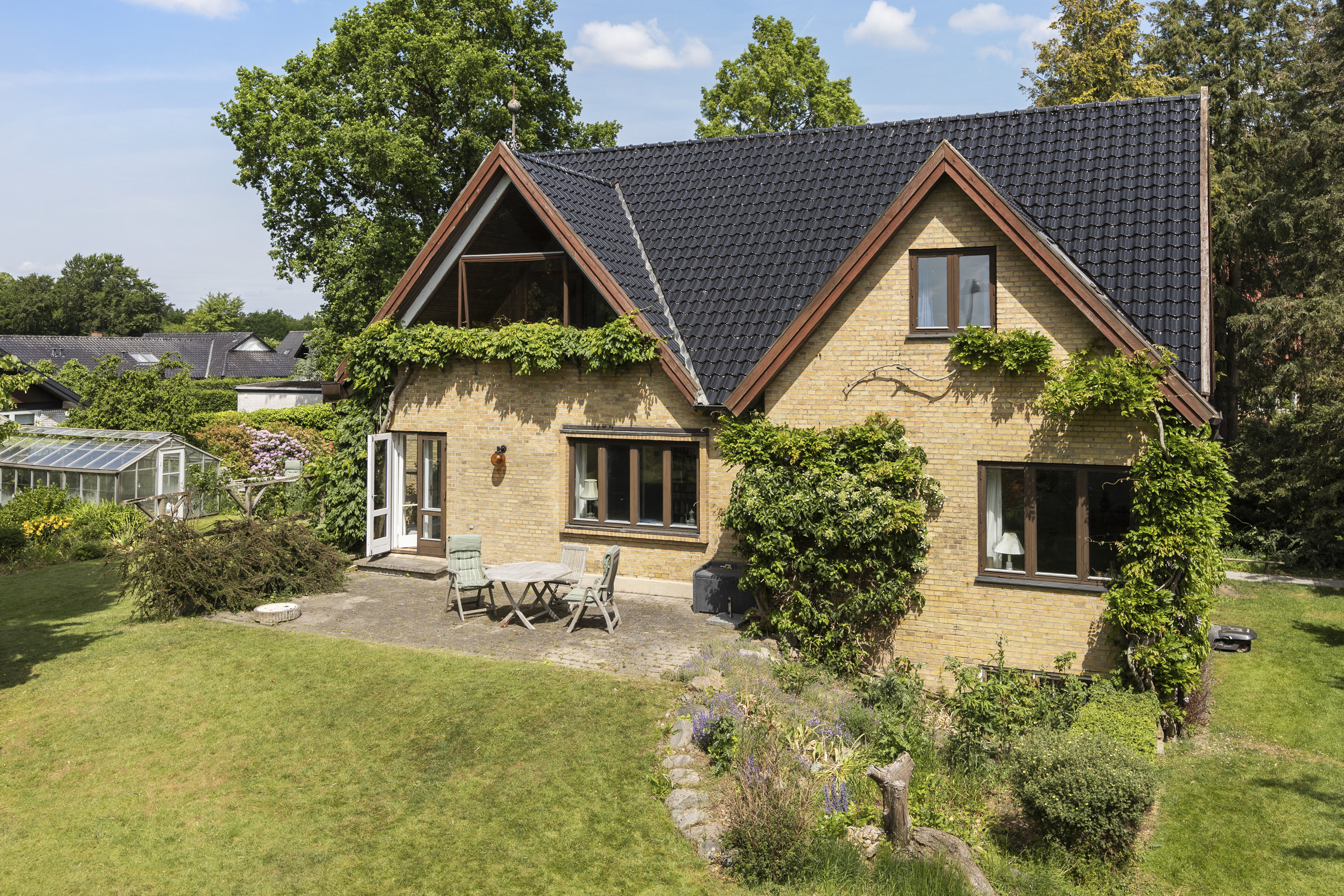 Miniaturebillede 1: ejendommen. Billede af Egevænget 1, 4100 Ringsted