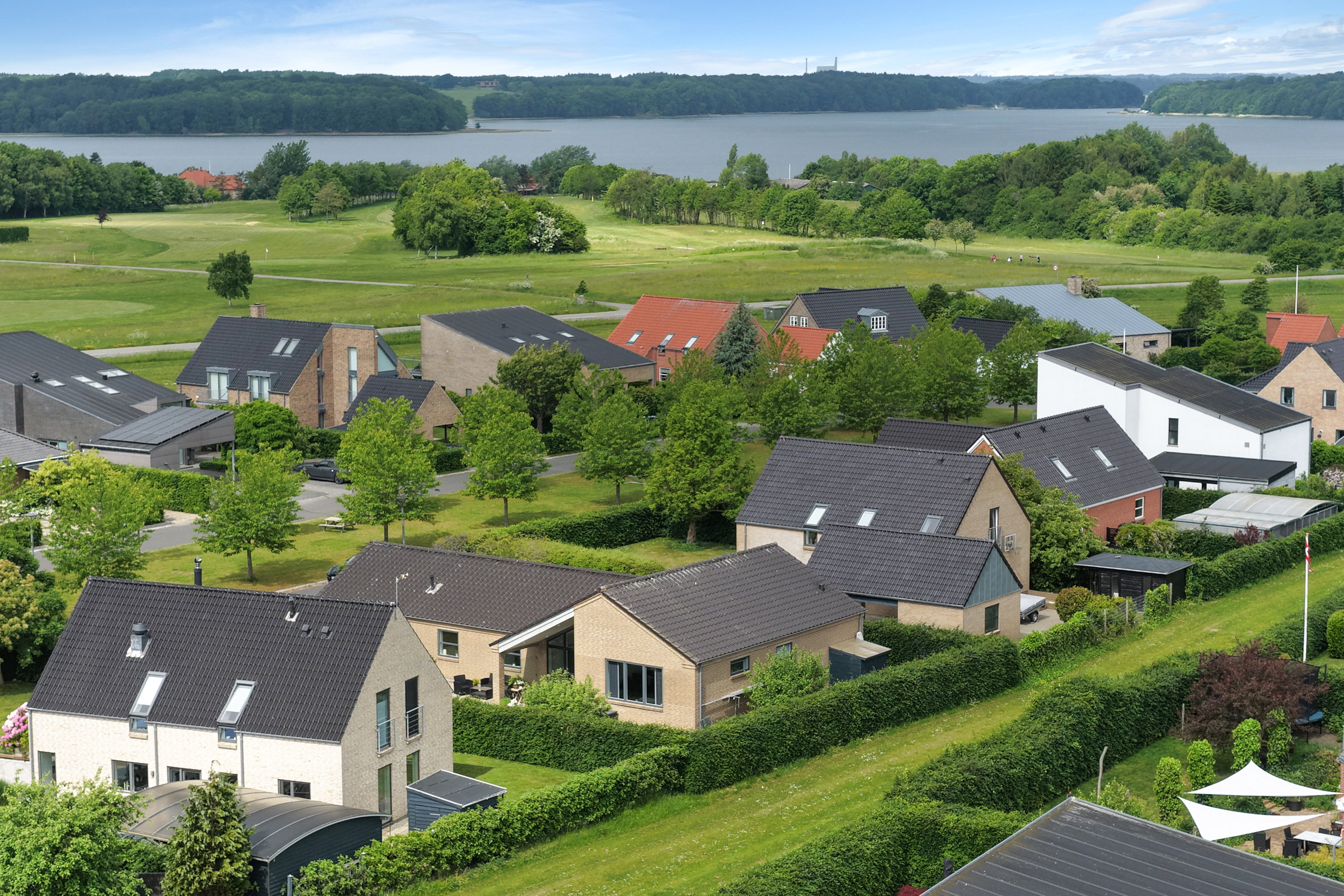 Fremhævet luftfoto billede i fuldskærmstilstand. Billede af Rømøvænget 35, 5500 Middelfart
