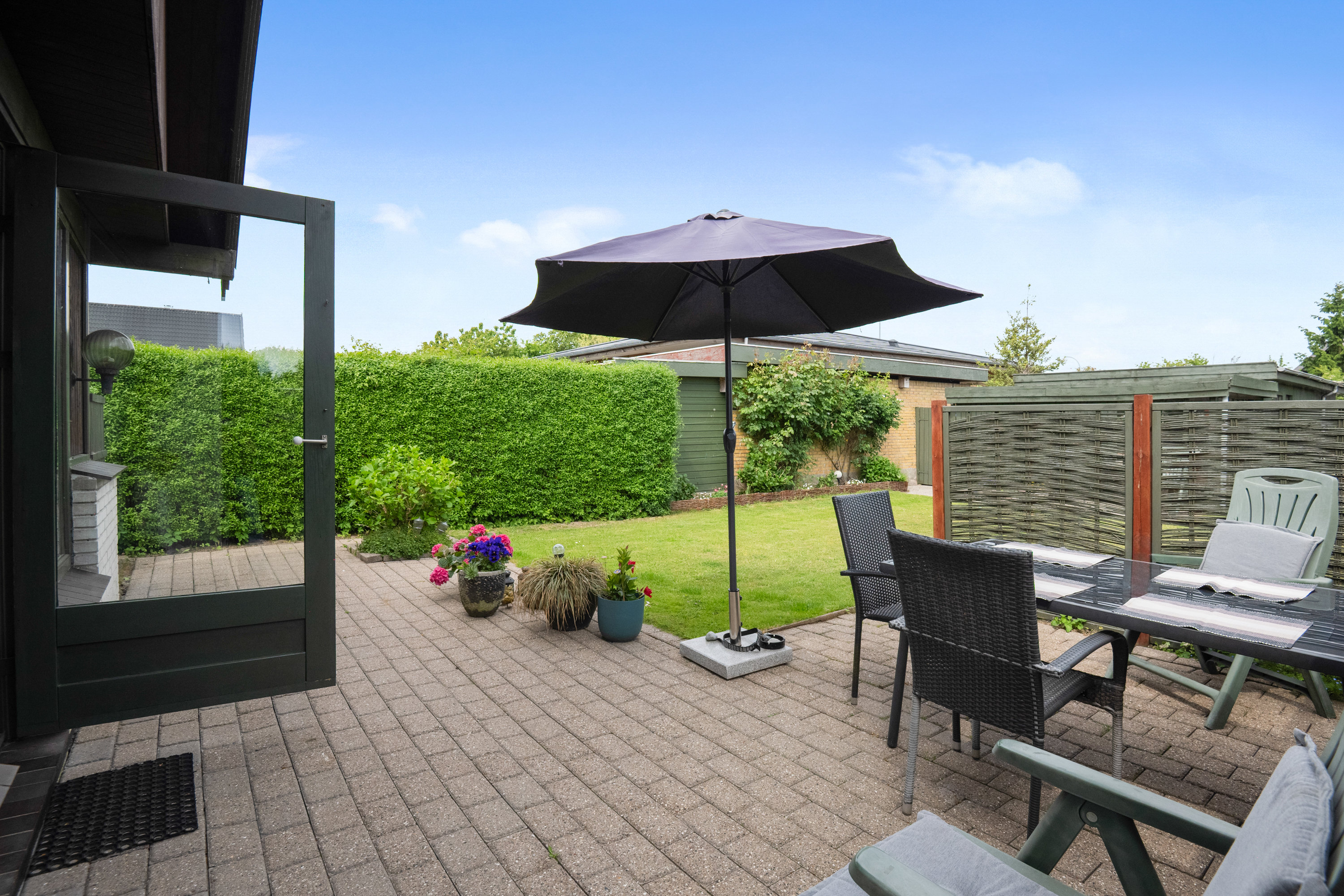 Fremhævet overdækket terrasse billede i fuldskærmstilstand. Billede af Brostykkevej 31B, 2650 Hvidovre
