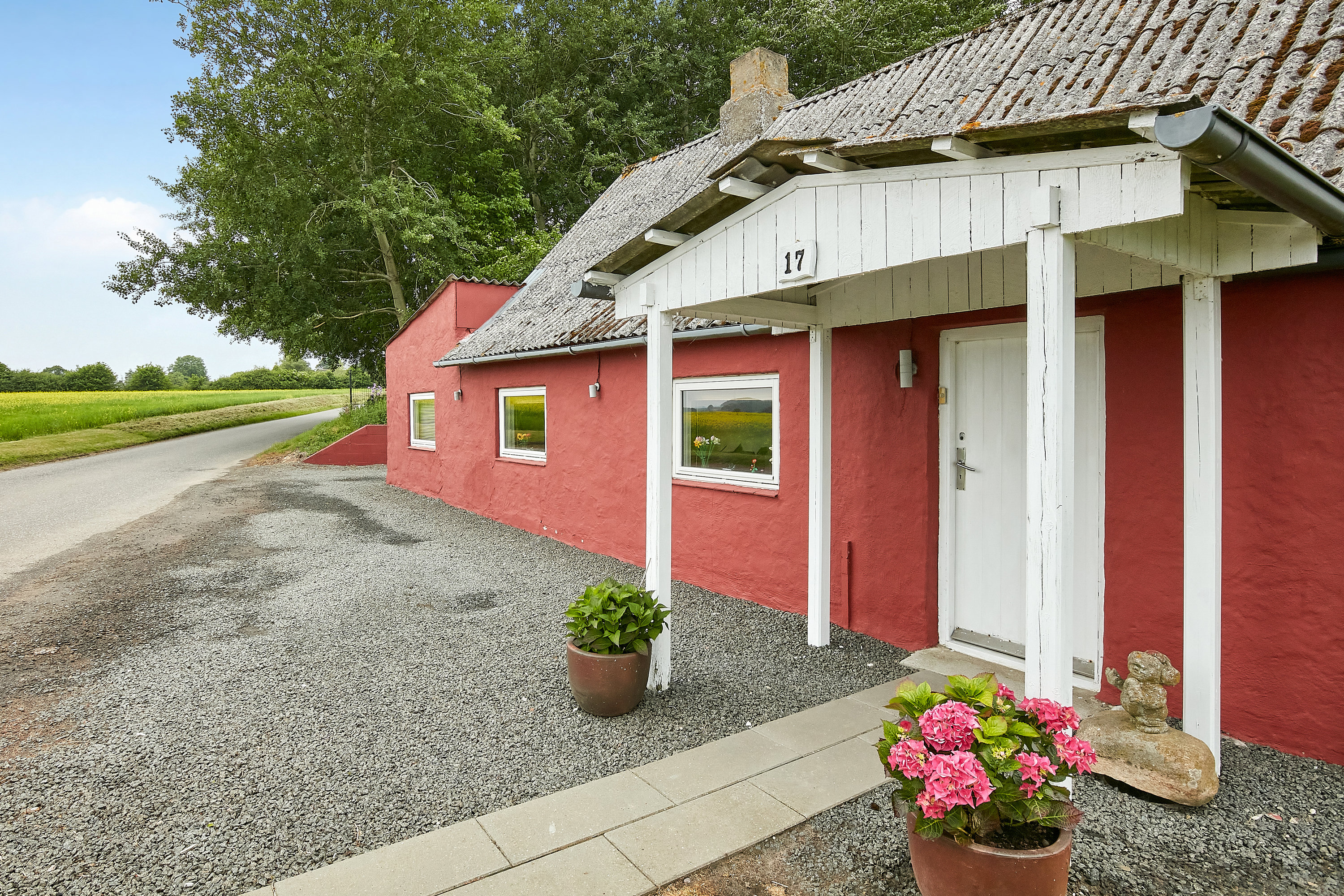 Fremhævet facade billede i fuldskærmstilstand. Billede af Nedergårdsvej 17, Skjold, 7130 Juelsminde