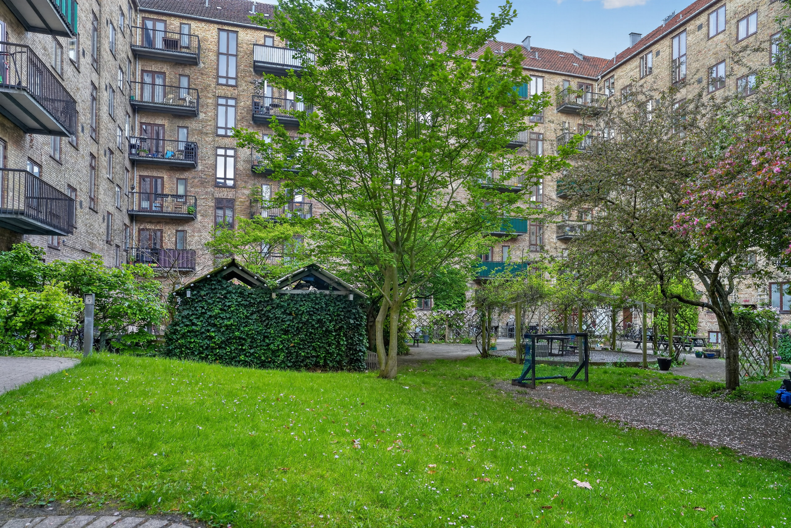 Fremhævet gårdmiljø billede i fuldskærmstilstand. Billede af Strandboulevarden 36, st.. th., 2100 København Ø