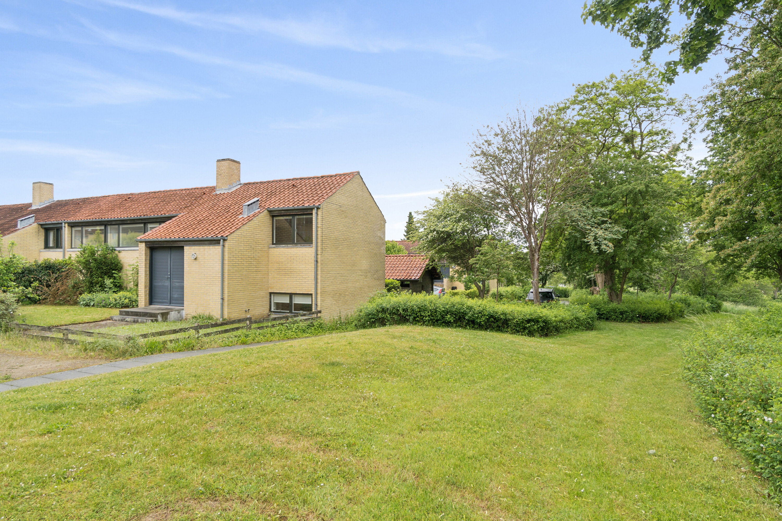 Fremhævet set fra haven billede i fuldskærmstilstand. Billede af Fresiavej 16, 2970 Hørsholm