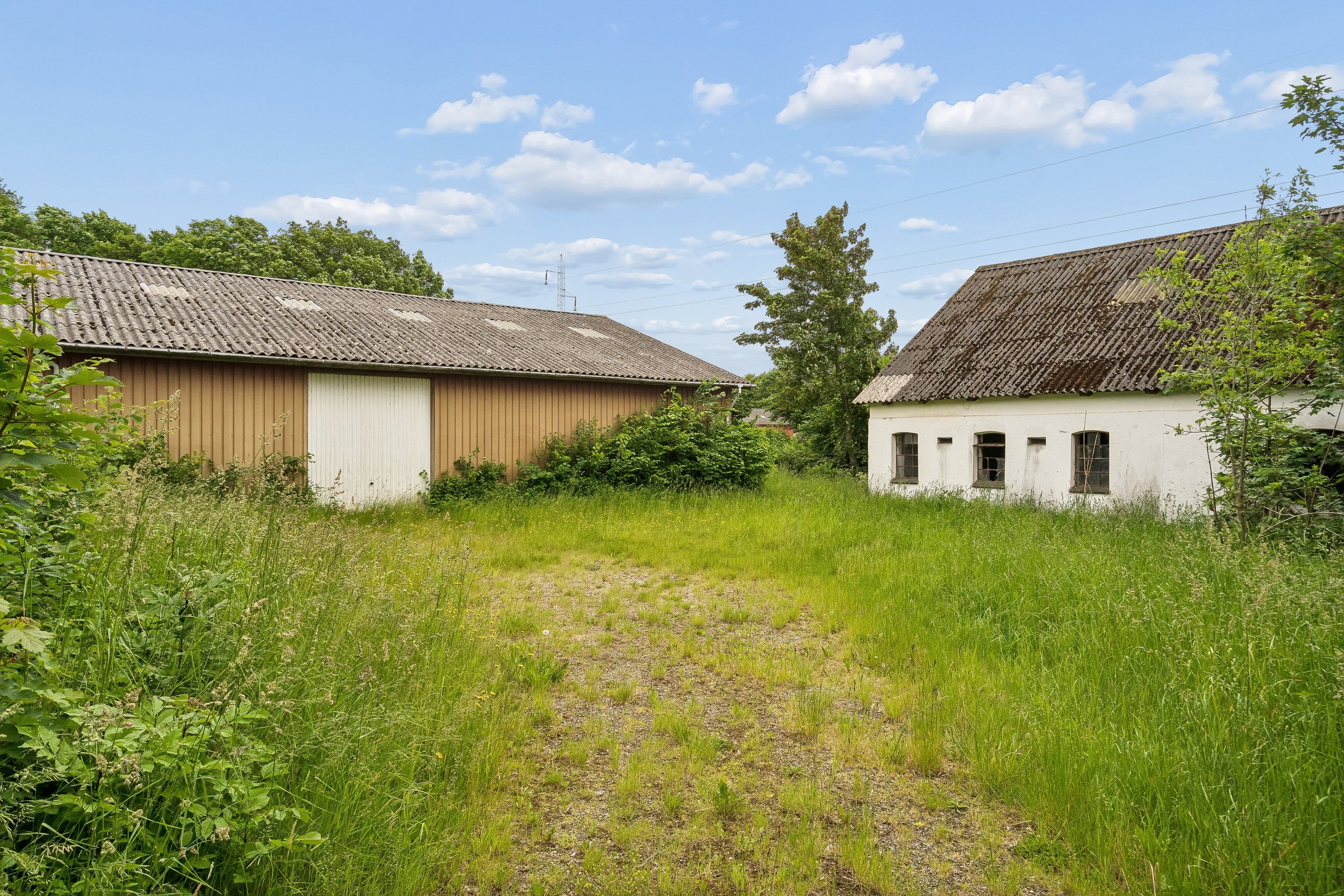 Fremhævet set fra haven billede i fuldskærmstilstand. Billede af Egtvedvej 2, 6040 Egtved