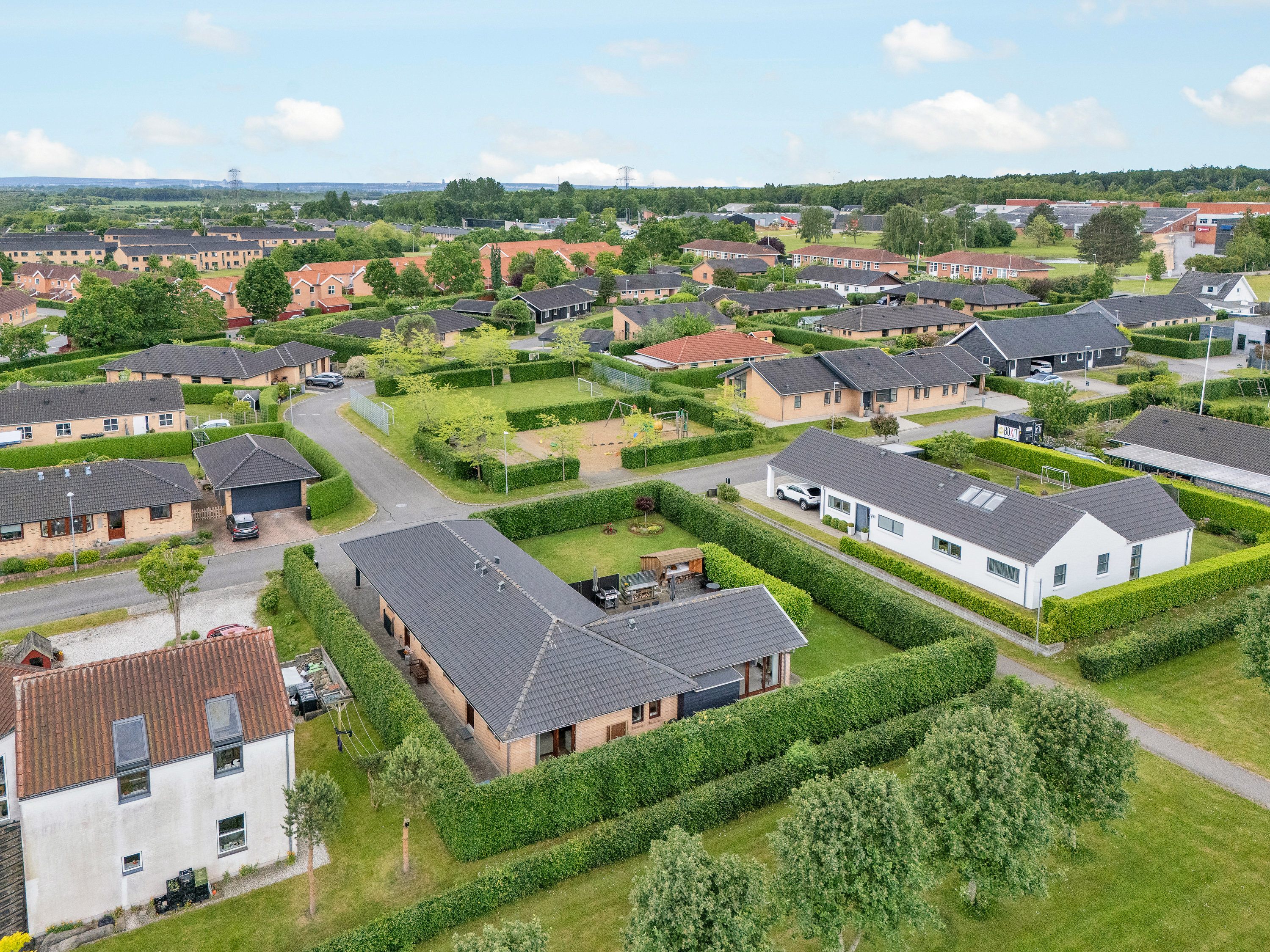 Fremhævet luftfoto billede i fuldskærmstilstand. Billede af Engskovtoften 7, 8541 Skødstrup