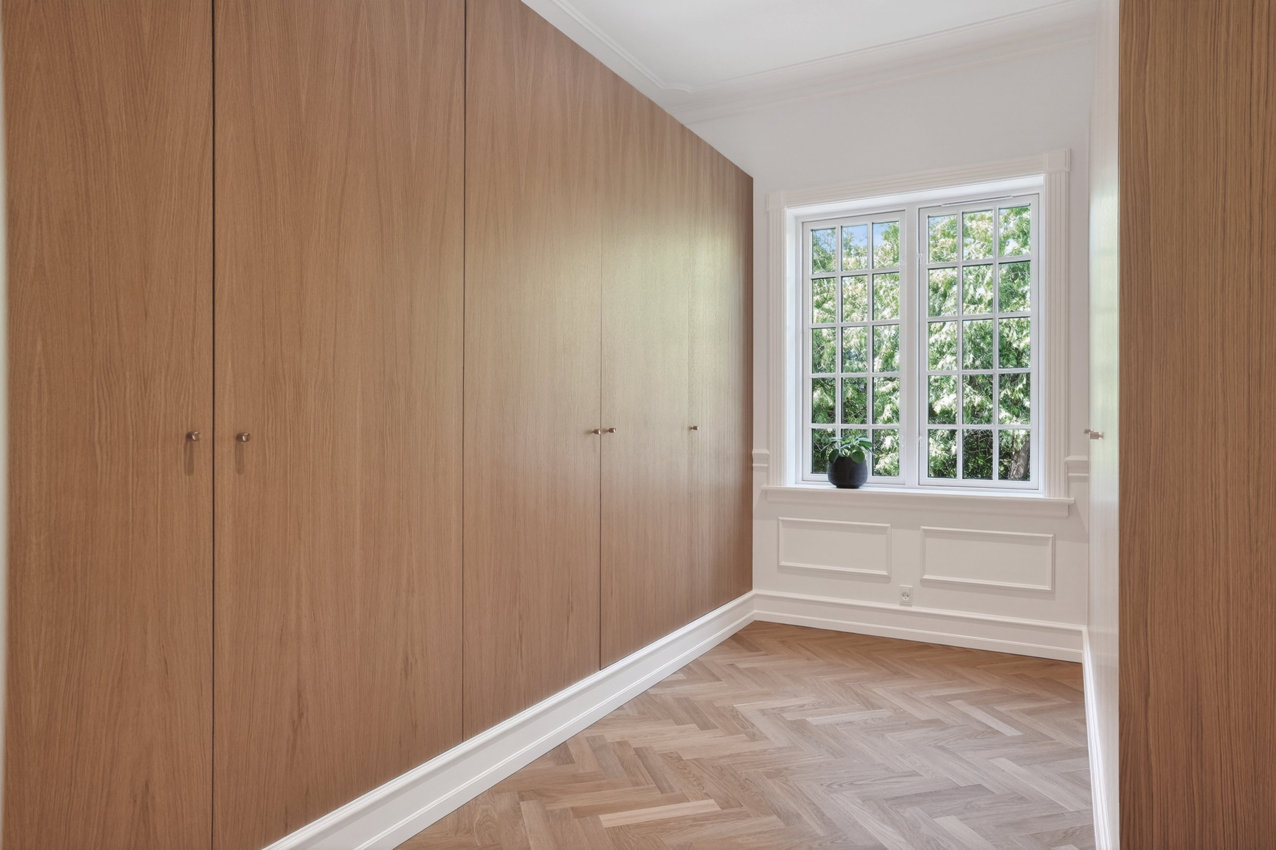Fremhævet walkin closet billede i fuldskærmstilstand. Billede af Bernstorfflund Alle 17, 2920 Charlottenlund