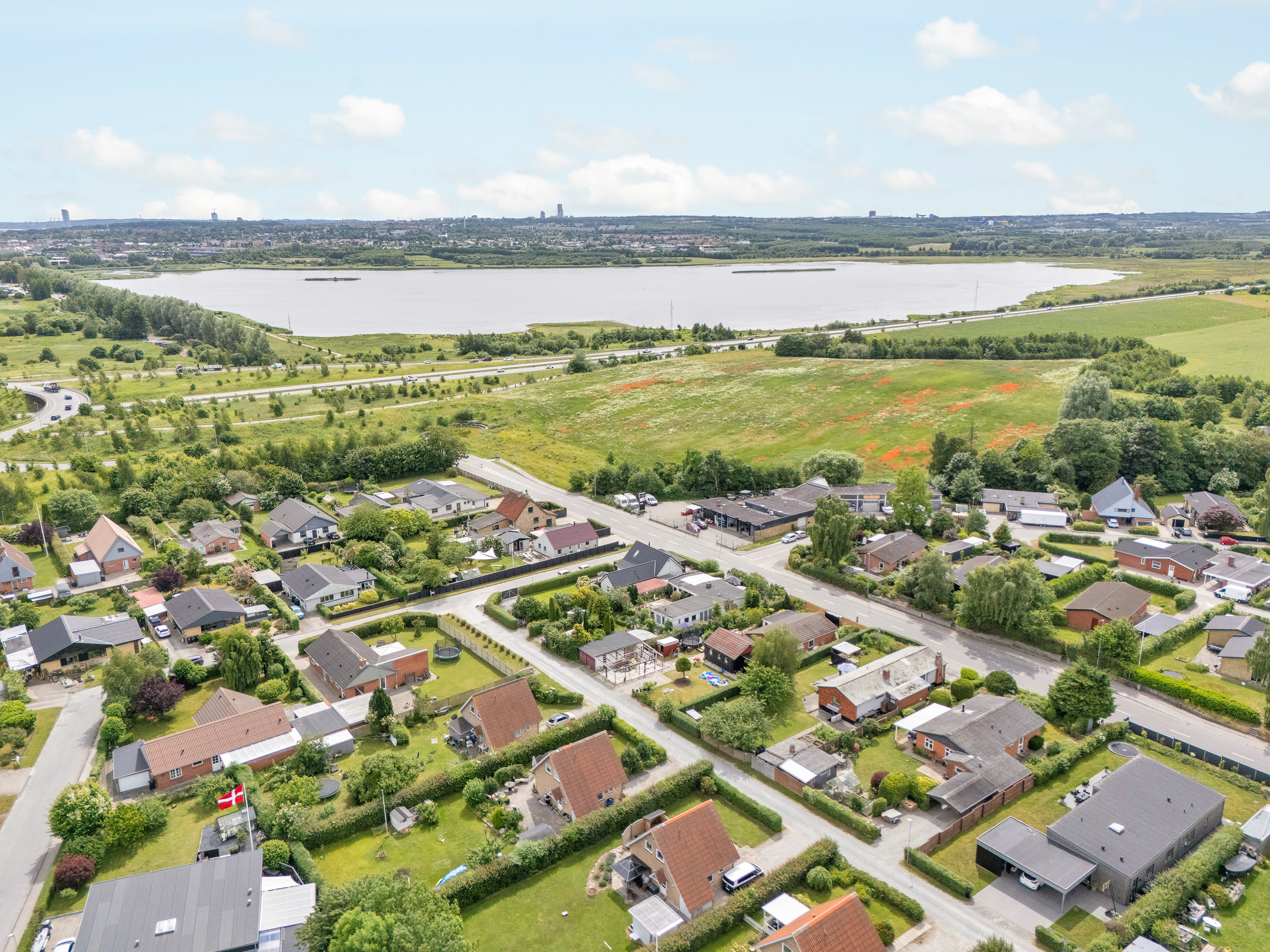 Fremhævet luftfoto billede i fuldskærmstilstand. Billede af Lystrupvej 214, 8520 Lystrup