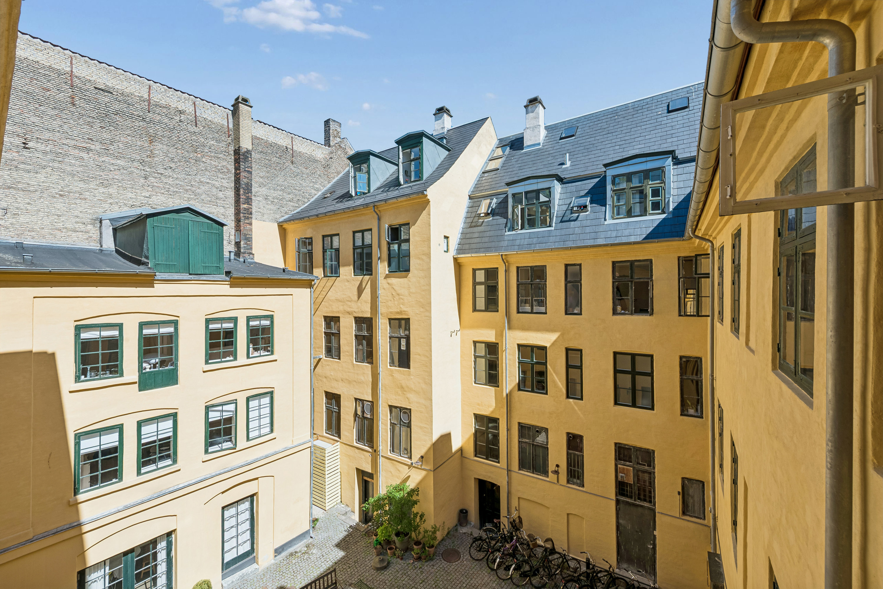 Fremhævet andet billede i fuldskærmstilstand. Billede af Store Regnegade 19A, 2. th., 1110 København K
