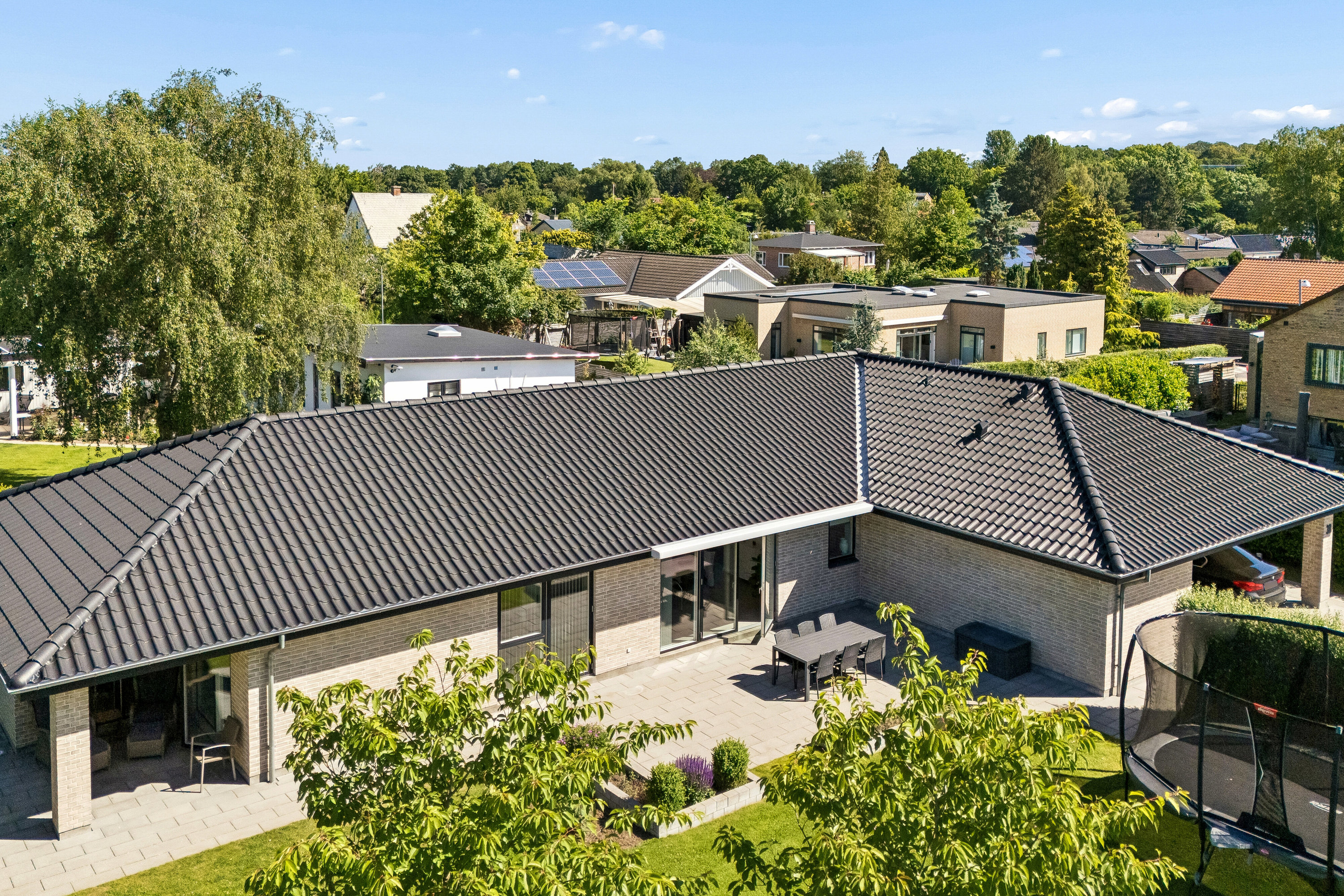 Fremhævet set fra haven billede i fuldskærmstilstand. Billede af Johannevej 3B, 2970 Hørsholm