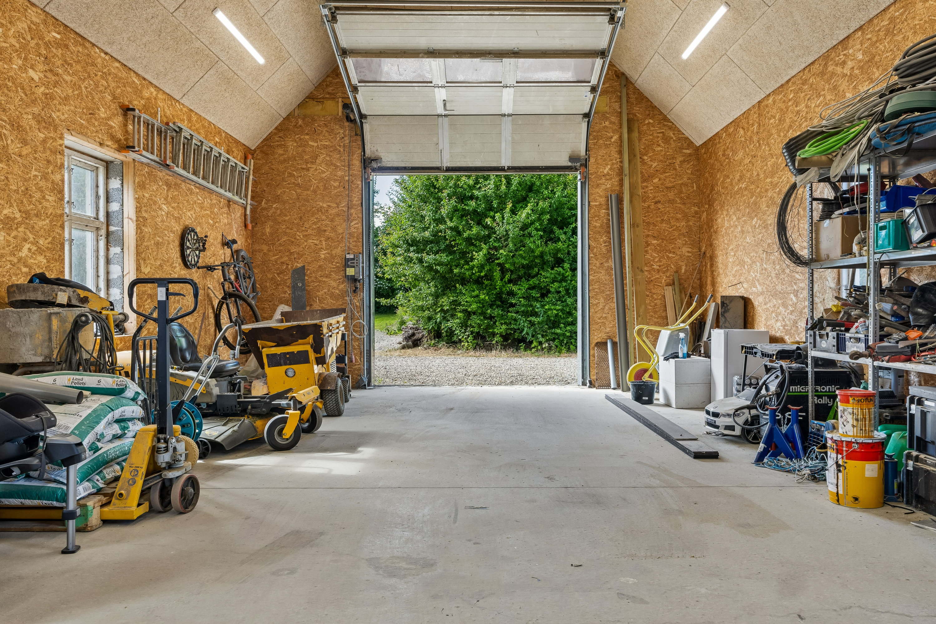 Fremhævet garage billede i fuldskærmstilstand. Billede af Bækkeviggårdsvej 6, Sæby, 4270 Høng