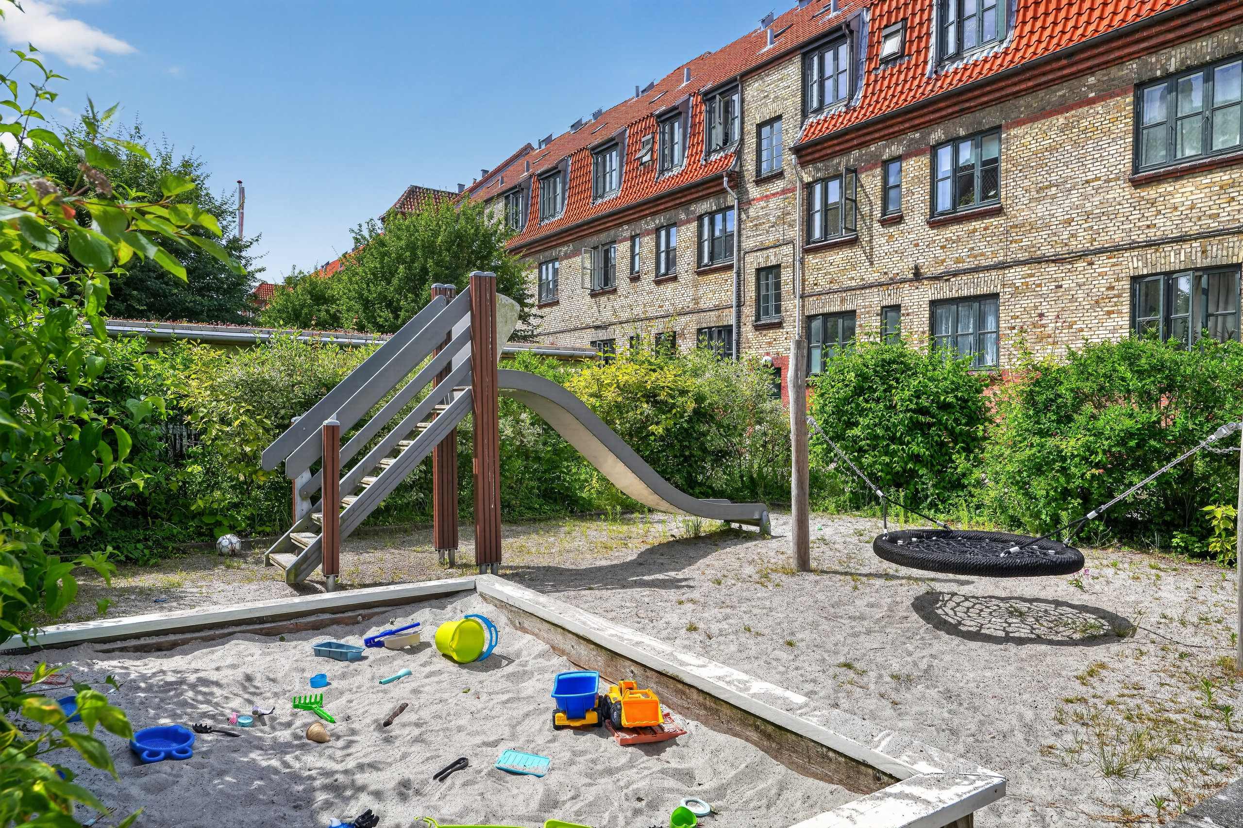 Fremhævet gårdmiljø billede i fuldskærmstilstand. Billede af Hørdumsgade 3, 1. tv., 2450 København SV