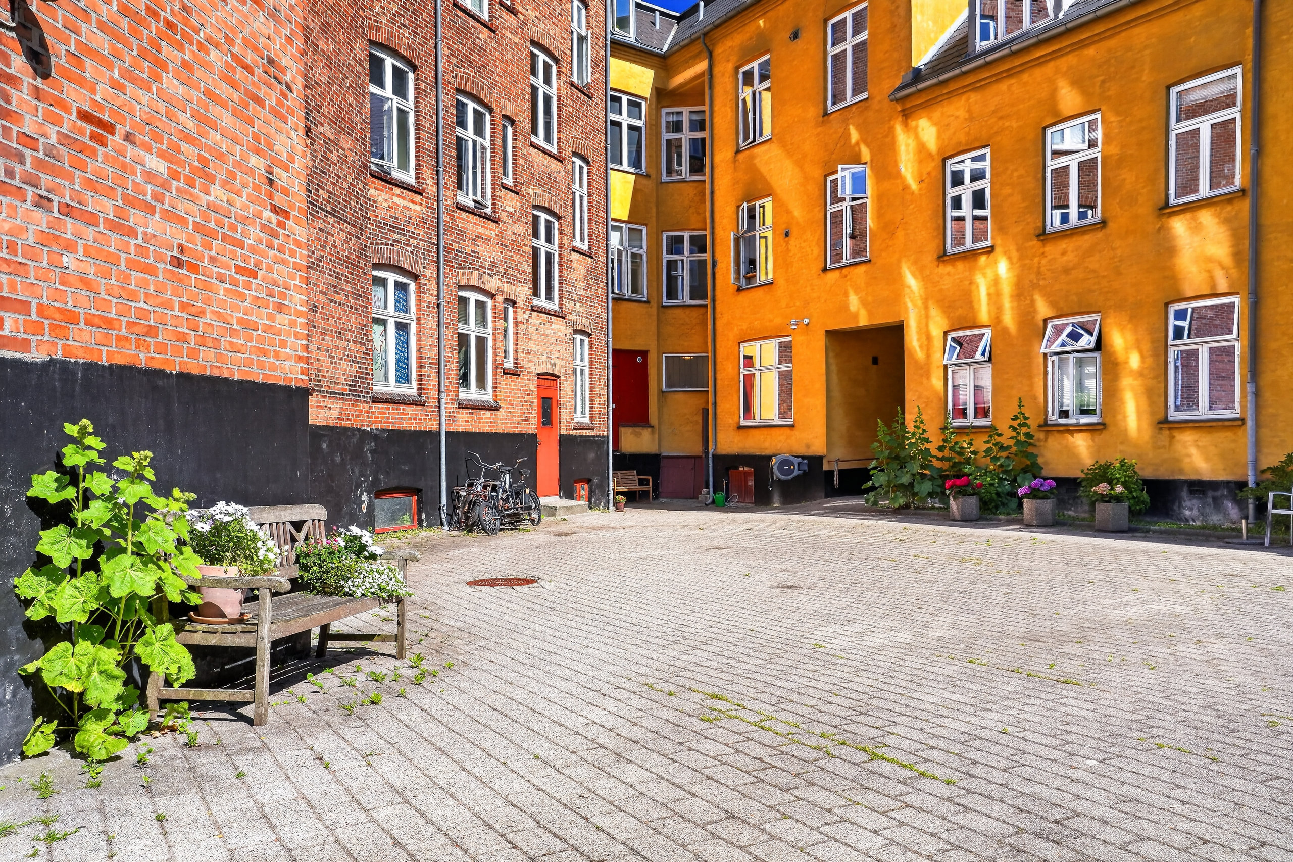 Fremhævet gårdmiljø billede i fuldskærmstilstand. Billede af Gyldenstræde 5, st.., 3000 Helsingør