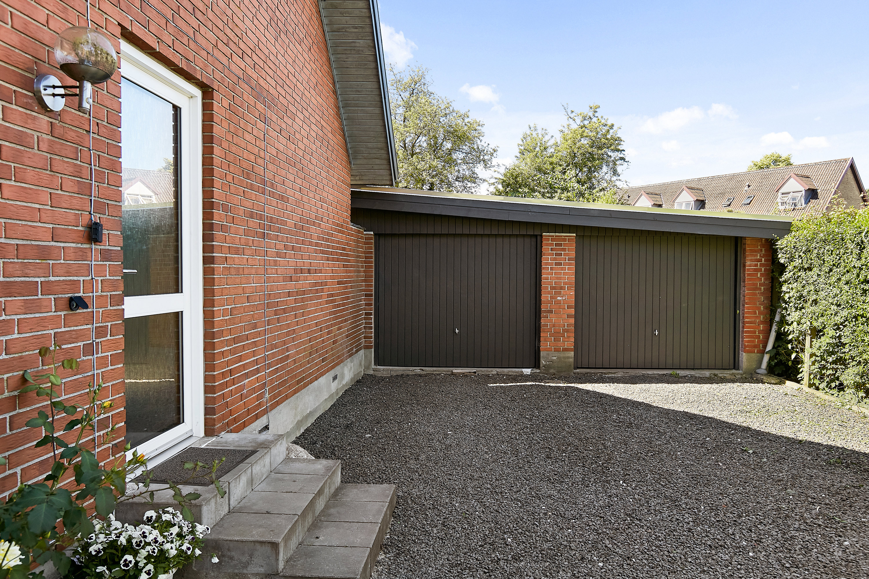 Fremhævet garage billede i fuldskærmstilstand. Billede af Egernvej 1, 8700 Horsens