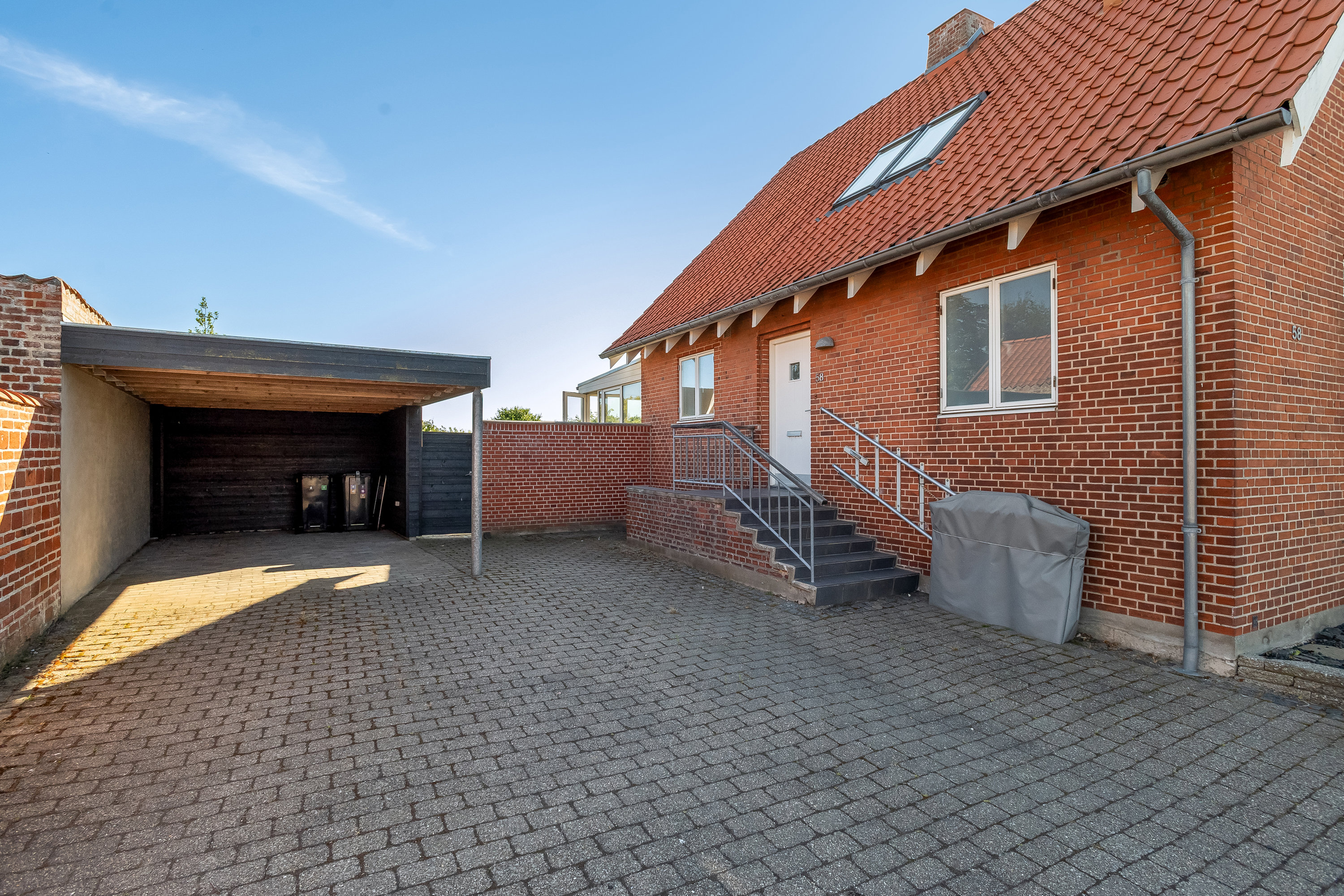 Fremhævet carport billede i fuldskærmstilstand. Billede af Kongevejen 58, 6950 Ringkøbing