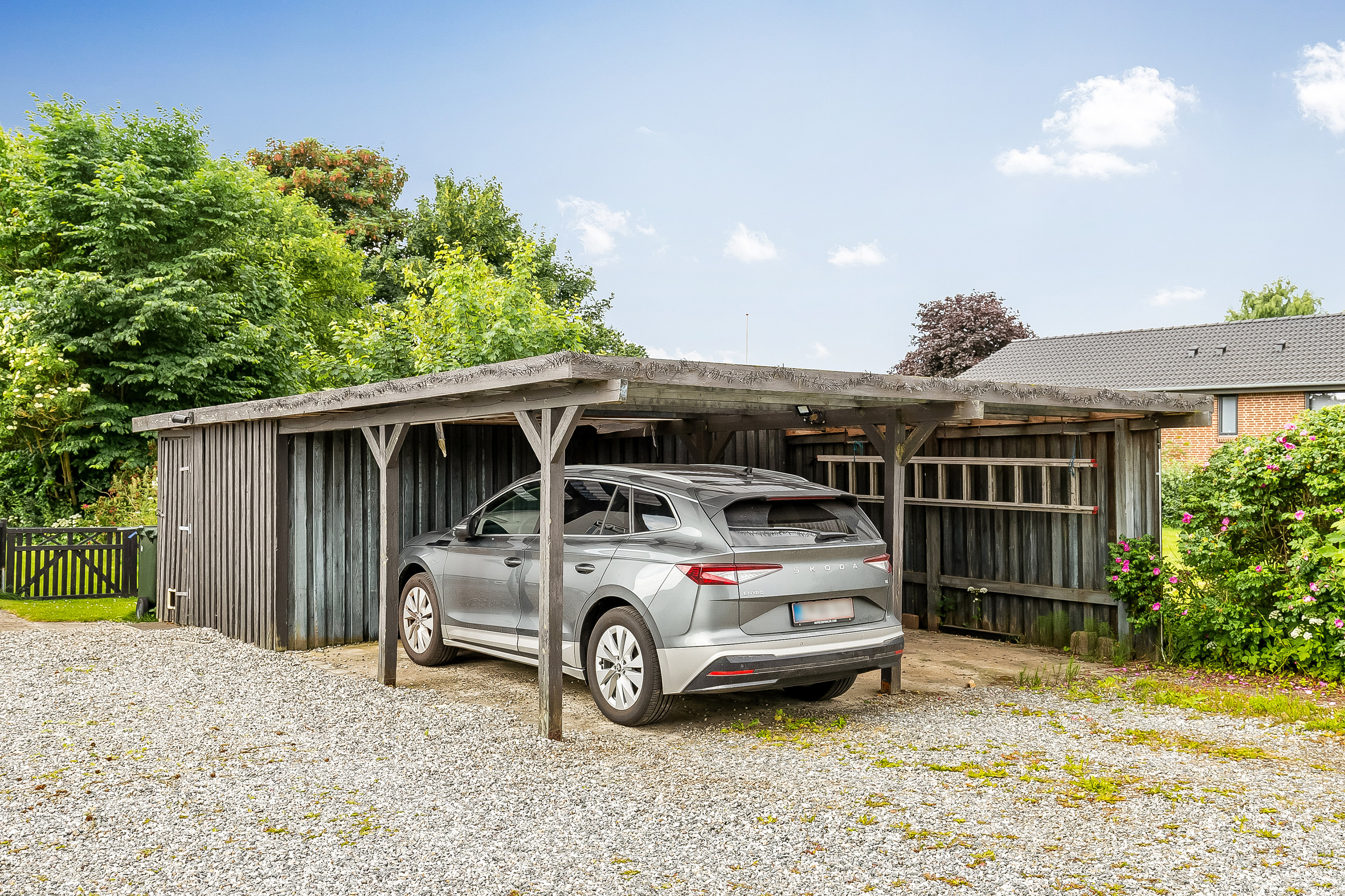 Fremhævet carport billede i fuldskærmstilstand. Billede af Møllevænget 26, Lindved, 7100 Vejle