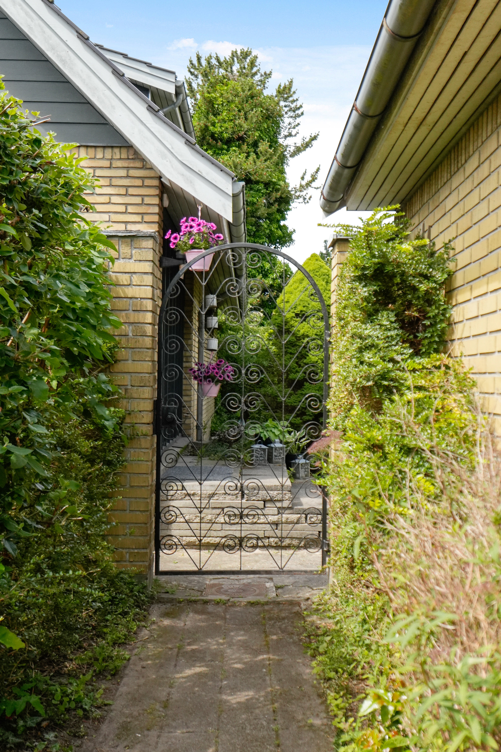 Fremhævet terrasse billede i fuldskærmstilstand. Billede af Viggo Barfoeds Alle 22, 2750 Ballerup