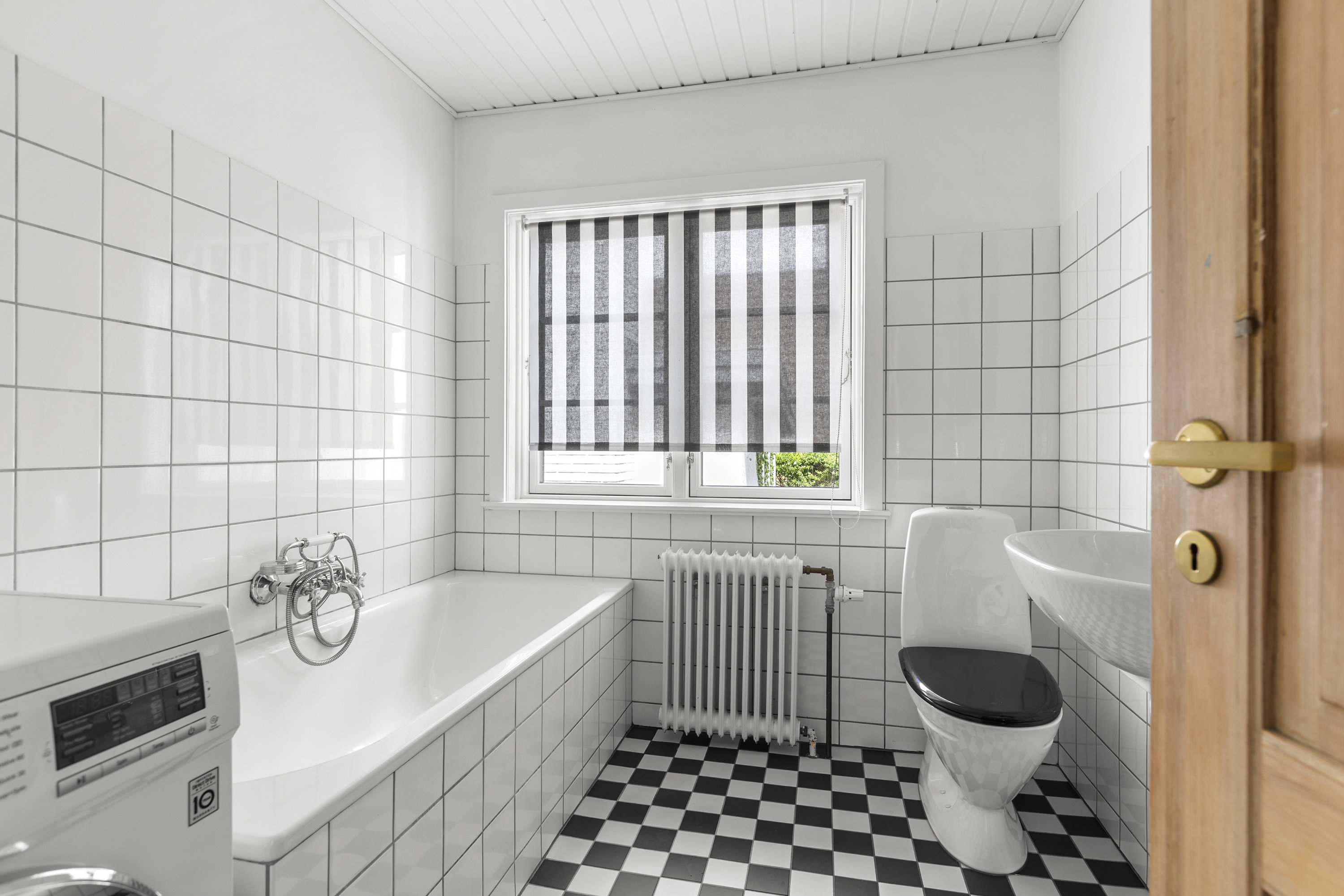 Fremhævet badeværelse billede i fuldskærmstilstand. Billede af Kignæsbakken 5, 3630 Jægerspris