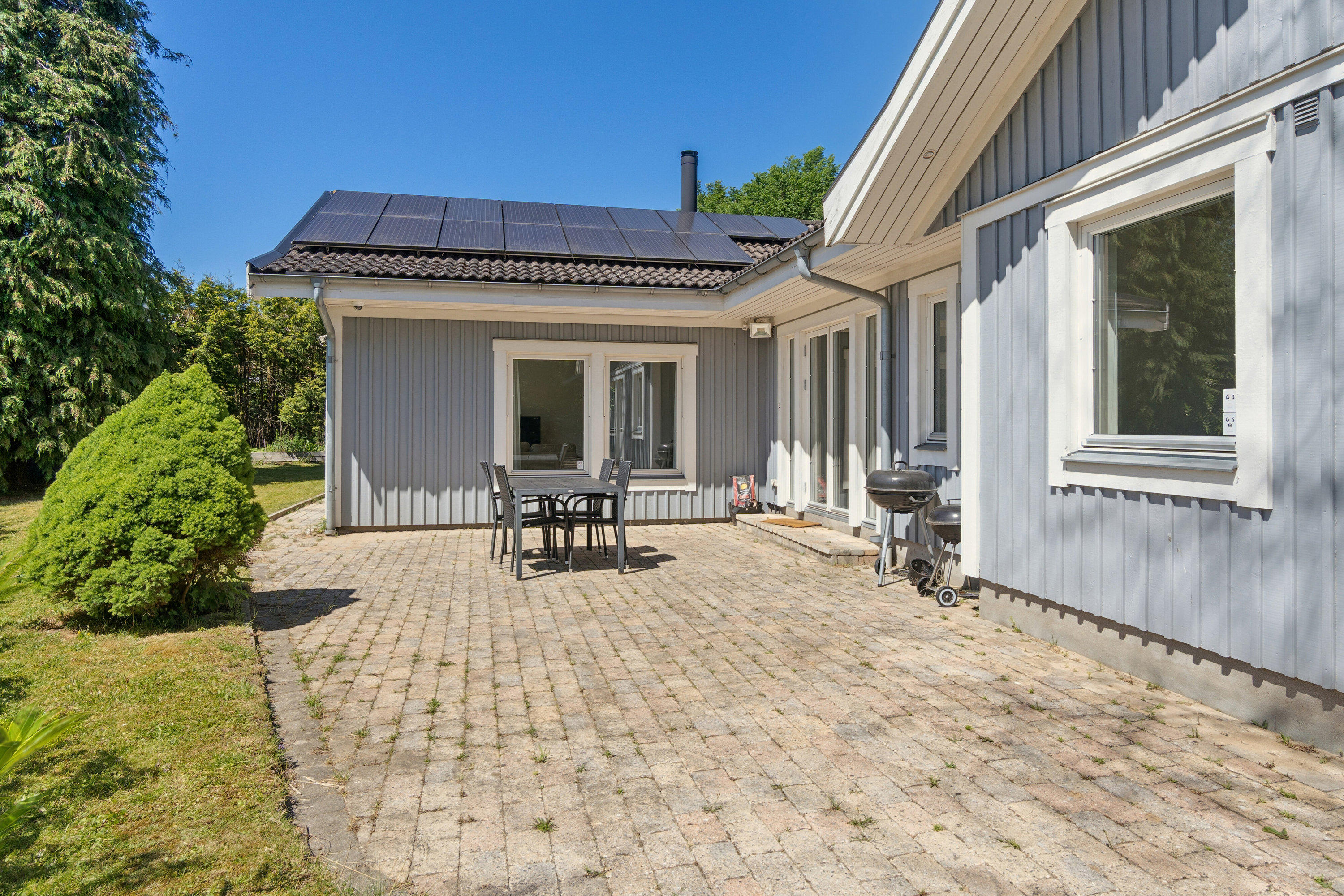 Miniaturebillede 1: terrasse. Billede af Brådebæksvej 35, 2970 Hørsholm