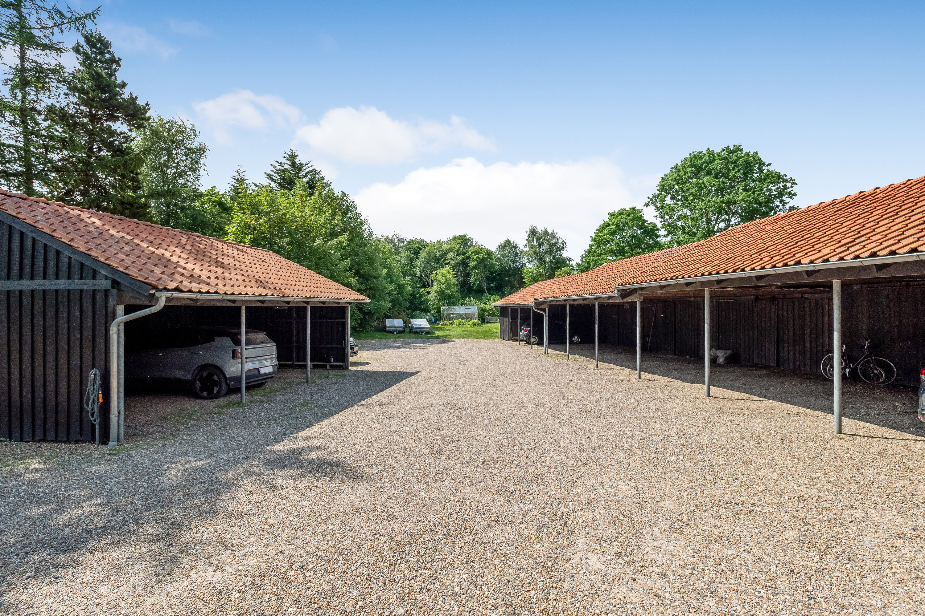 Fremhævet carport billede i fuldskærmstilstand. Billede af Tjørnevej 40, Mejdal, 7500 Holstebro