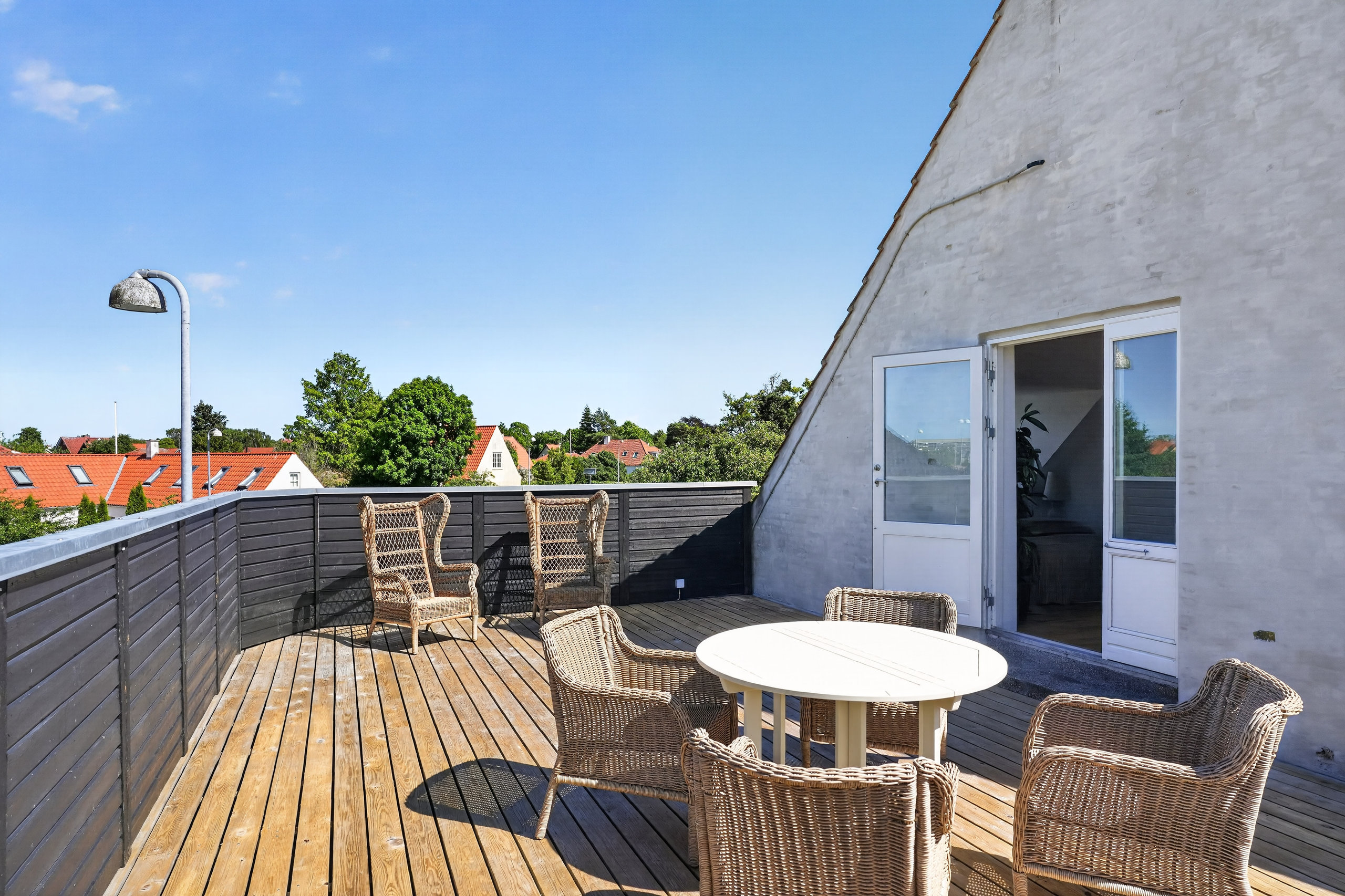 Fremhævet terrasse billede i fuldskærmstilstand. Billede af Buddingevej 69A, 2800 Kongens Lyngby