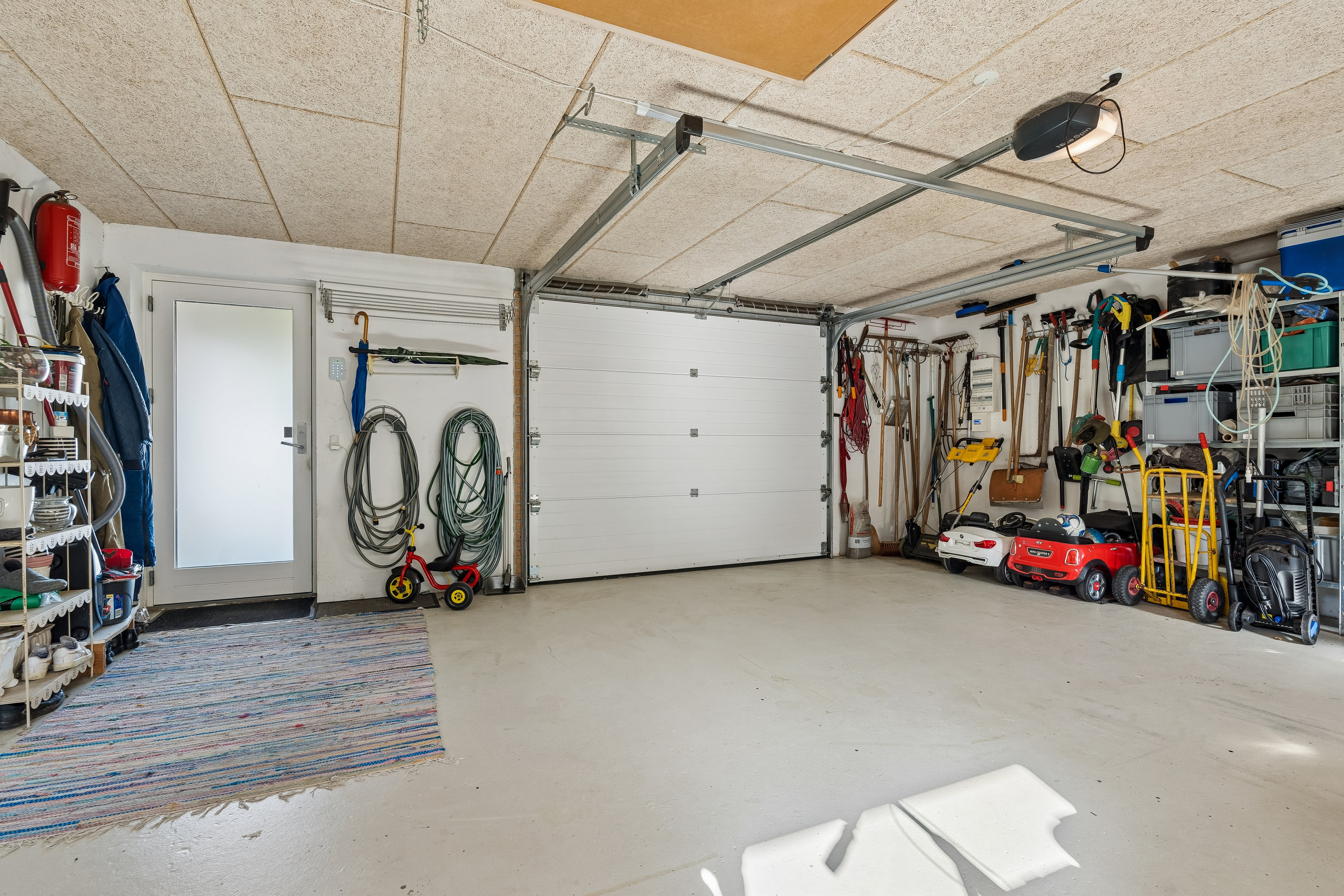 Fremhævet garage billede i fuldskærmstilstand. Billede af Tangbroen 7, 8722 Hedensted