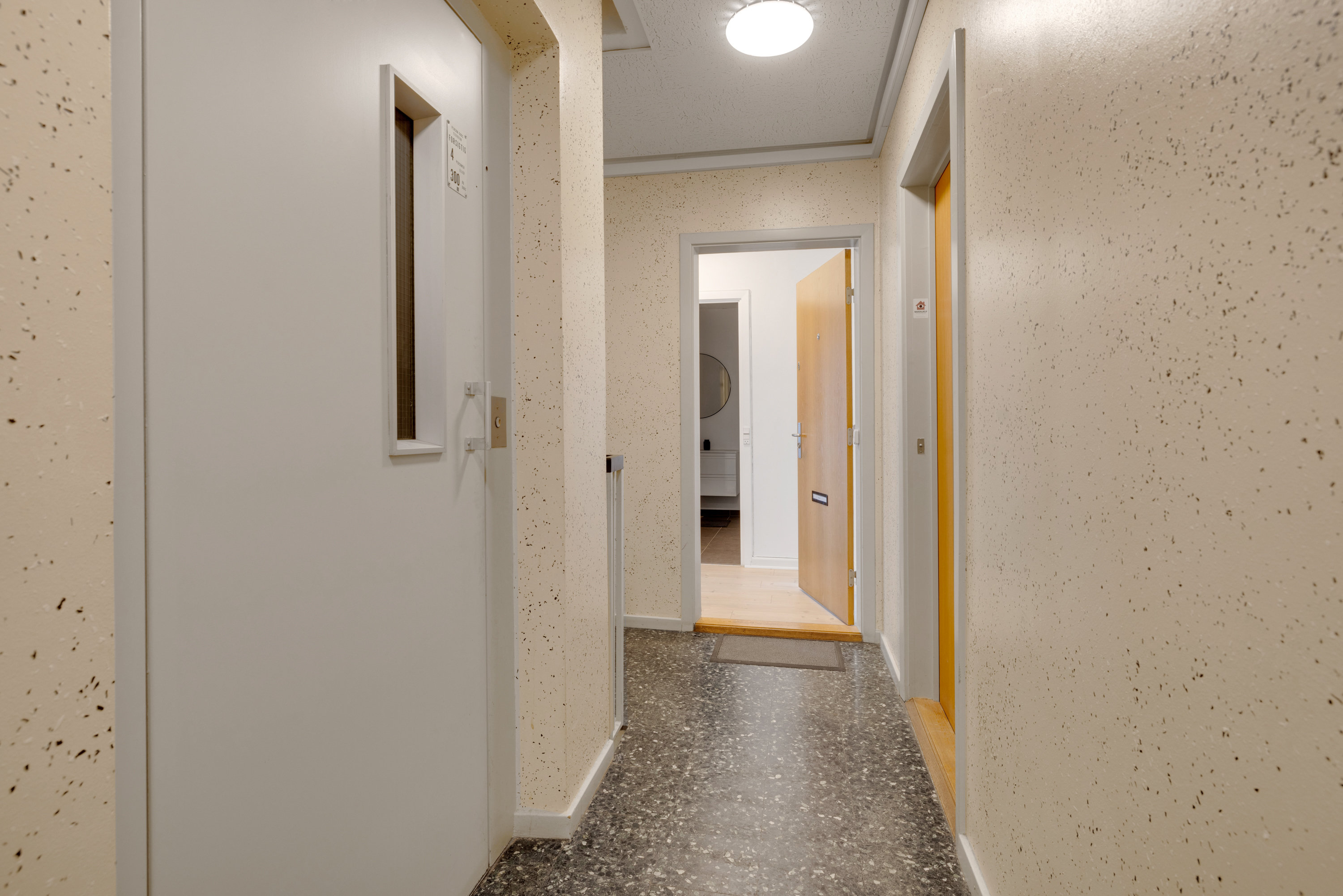 Fremhævet gang billede i fuldskærmstilstand. Billede af Vejlebrovej 82, 2. tv., 2635 Ishøj